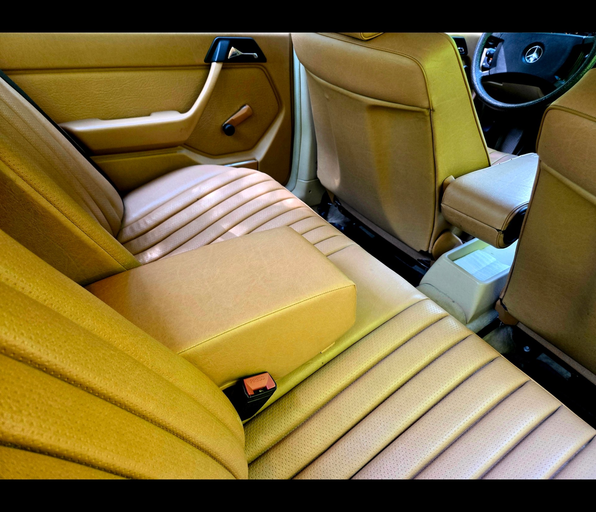 MERCEDES-BENZ 300 E-image-9