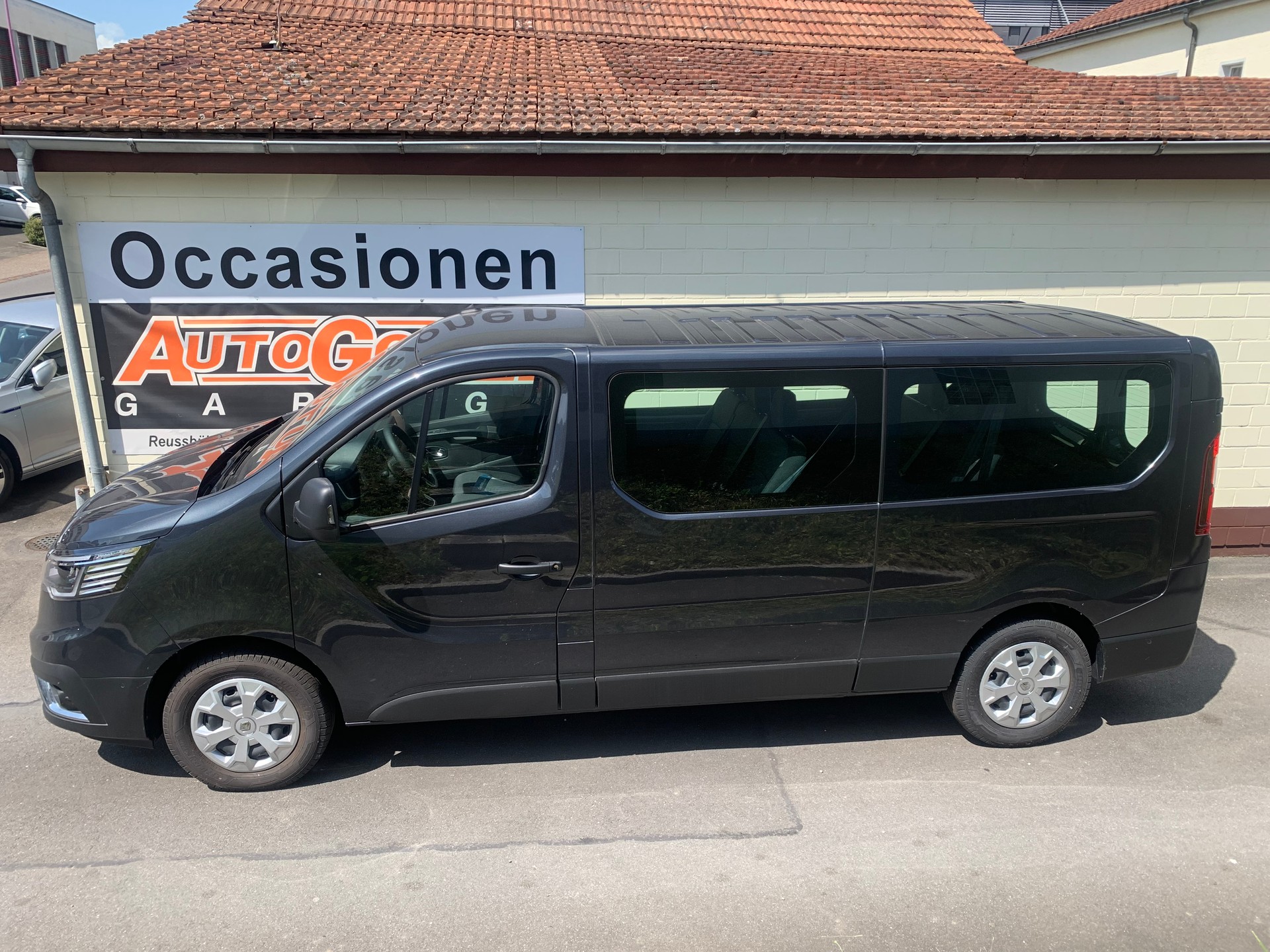 RENAULT Trafic Blue dCi 150 Grand Pasagier Techno-showroom-element-1