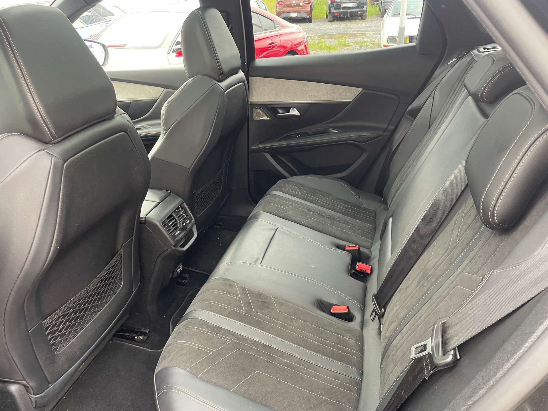 PEUGEOT 3008 300e Hybrid4 GT Pack EAT8-image-6