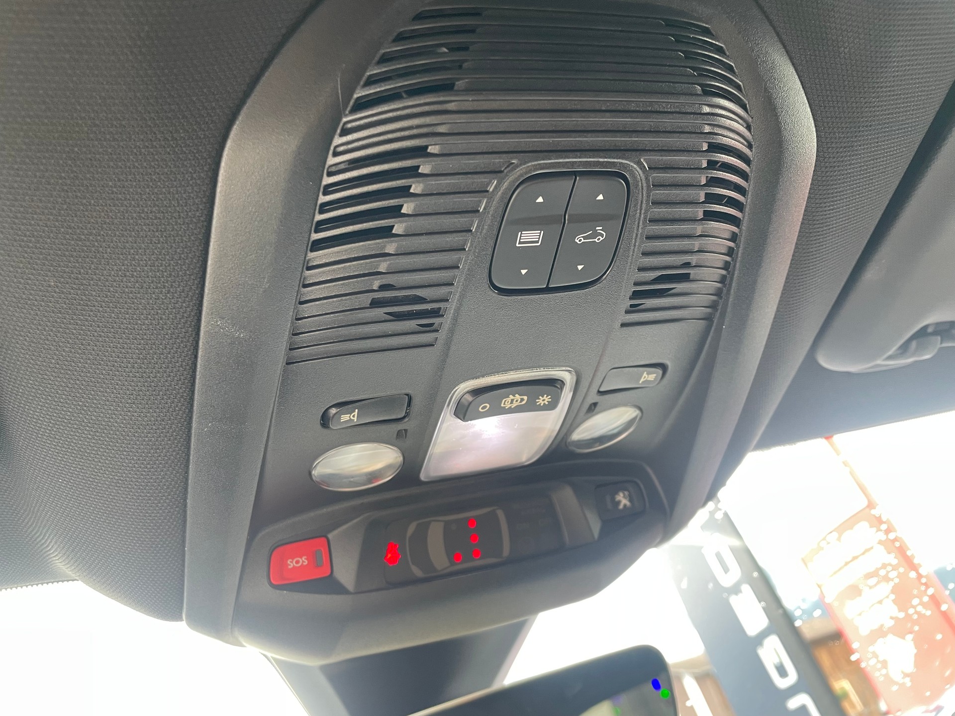 PEUGEOT 3008 300e Hybrid4 GT Pack EAT8-image-14