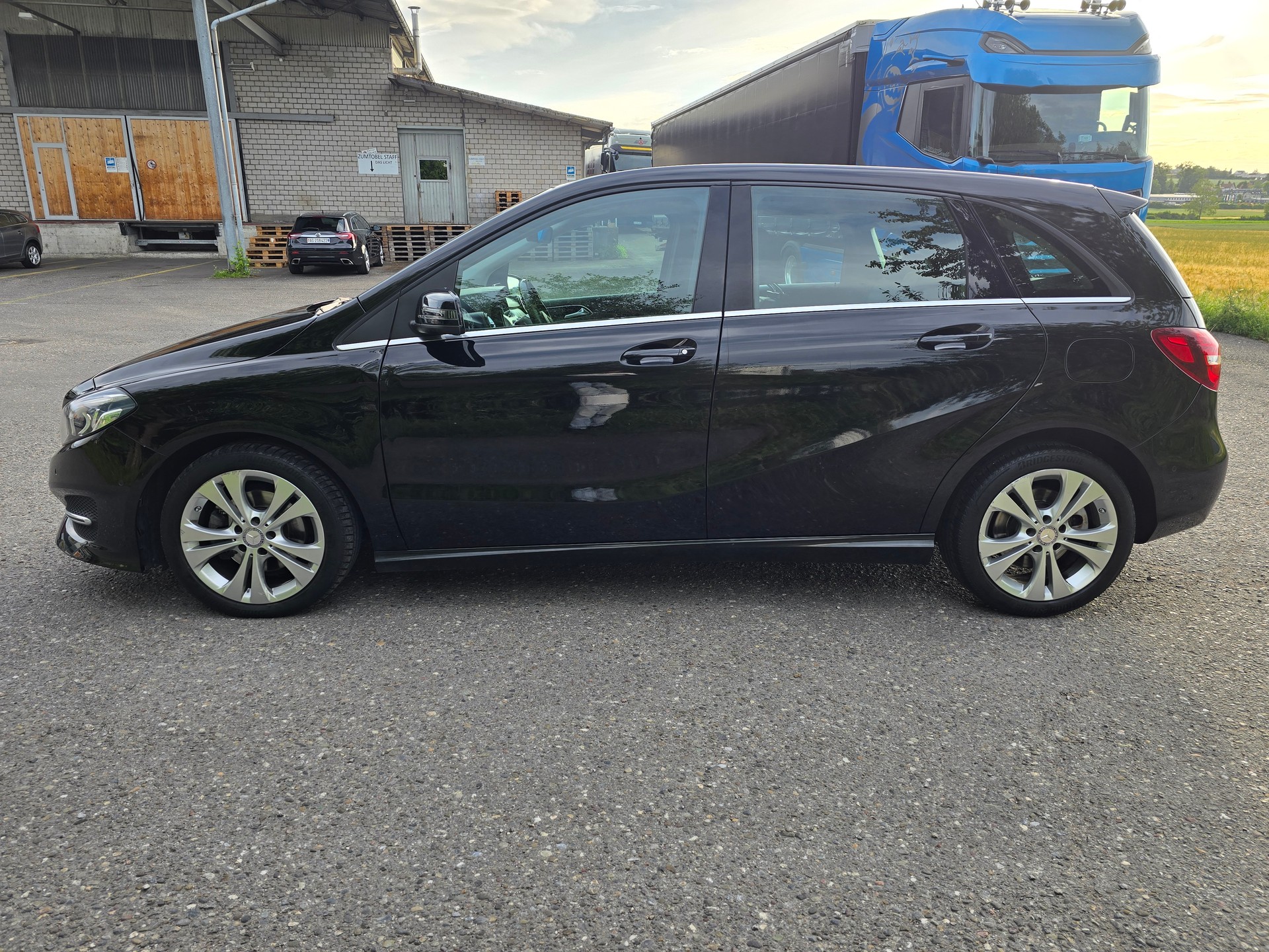 MERCEDES-BENZ B 220 Style 4Matic 7G-DCT-image-9