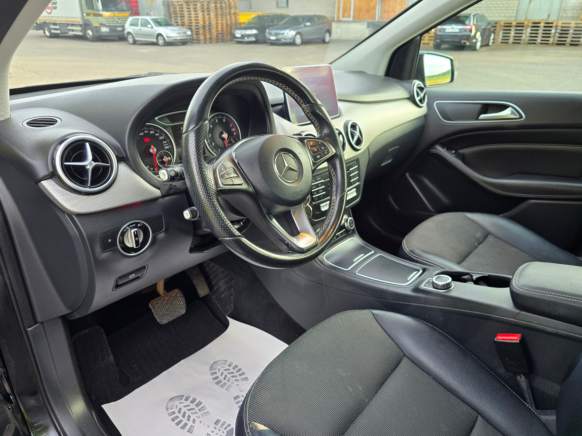 MERCEDES-BENZ B 220 Style 4Matic 7G-DCT-image-11