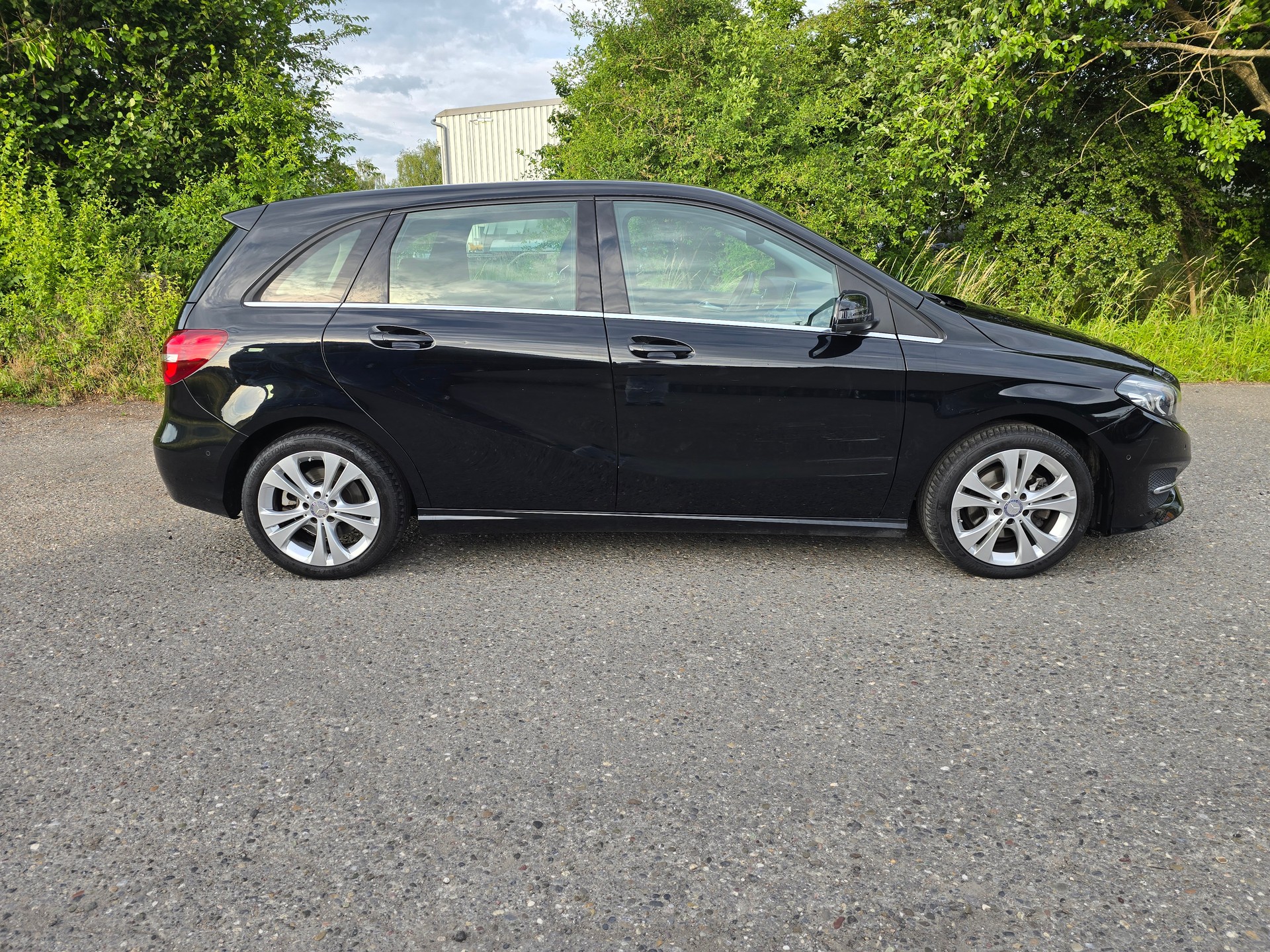 MERCEDES-BENZ B 220 Style 4Matic 7G-DCT-image-8