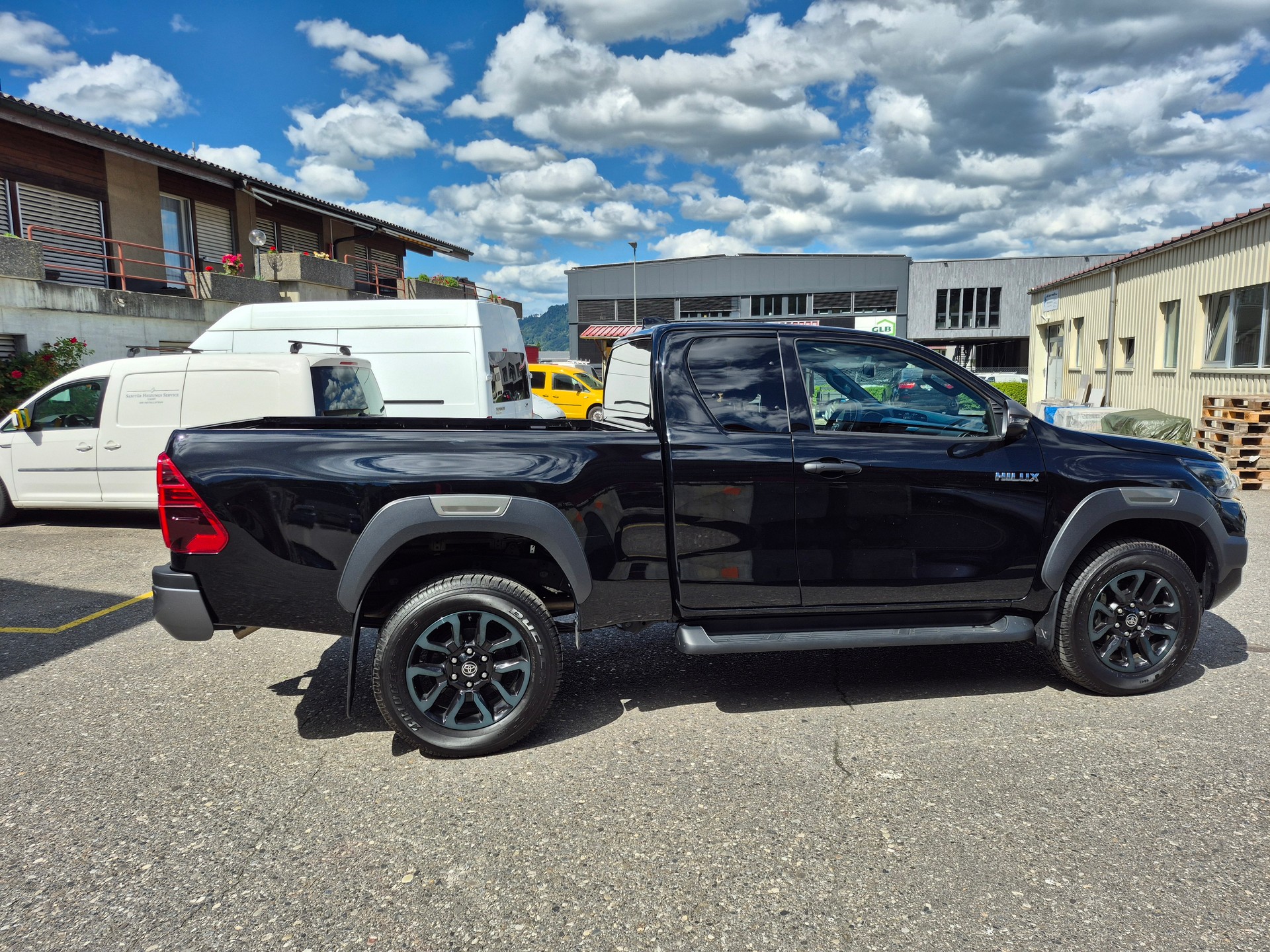 TOYOTA Hilux 2.8D-4D Invincible Extra Cab 4x4 A-showroom-element-3