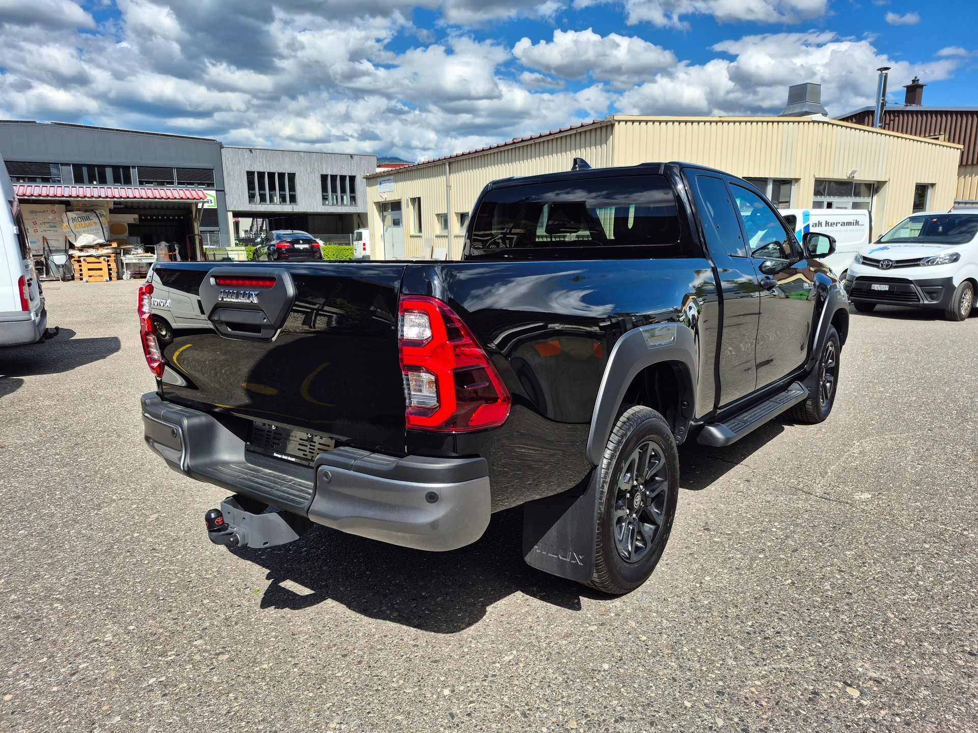 TOYOTA Hilux 2.8D-4D Invincible Extra Cab 4x4 A-image-4