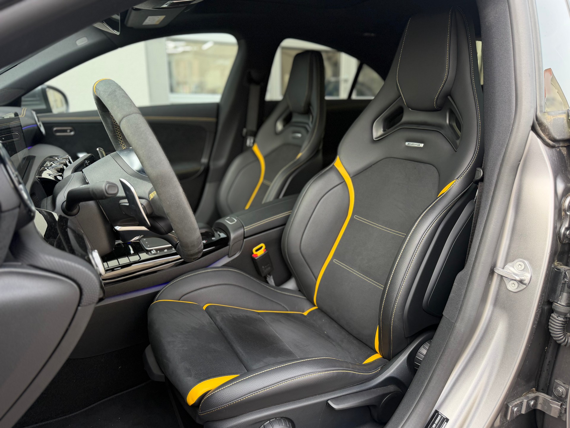 MERCEDES-BENZ CLA Coupé 45 S AMG 4Matic+ 8G-DCT | Frisch MFK | Automat | RFK | Glasdach | Klima | LED | Performance Sitze | Abgasanlage |-image-8