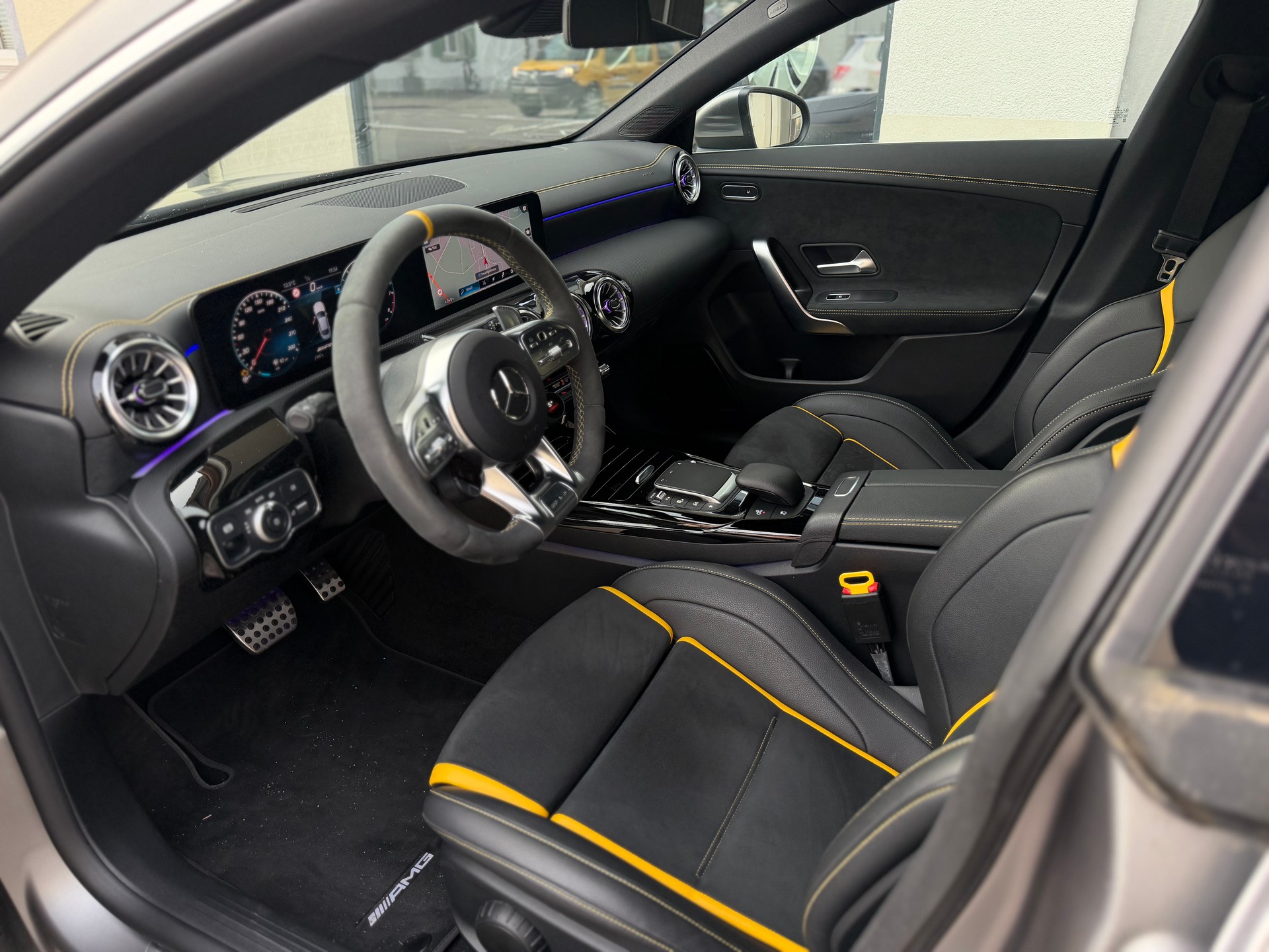 MERCEDES-BENZ CLA Coupé 45 S AMG 4Matic+ 8G-DCT | Frisch MFK | Automat | RFK | Glasdach | Klima | LED | Performance Sitze | Abgasanlage |-image-10