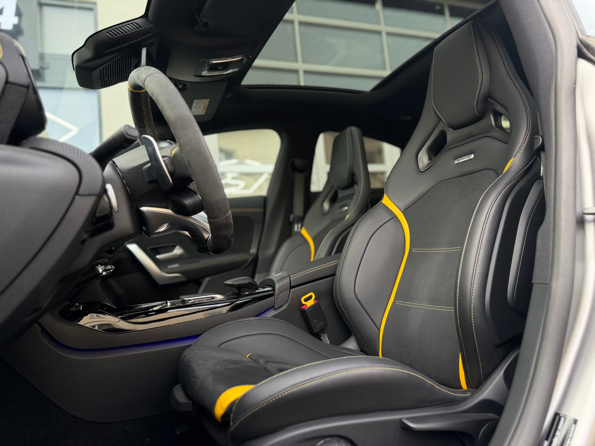 MERCEDES-BENZ CLA Coupé 45 S AMG 4Matic+ 8G-DCT | Frisch MFK | Automat | RFK | Glasdach | Klima | LED | Performance Sitze | Abgasanlage |-image-7