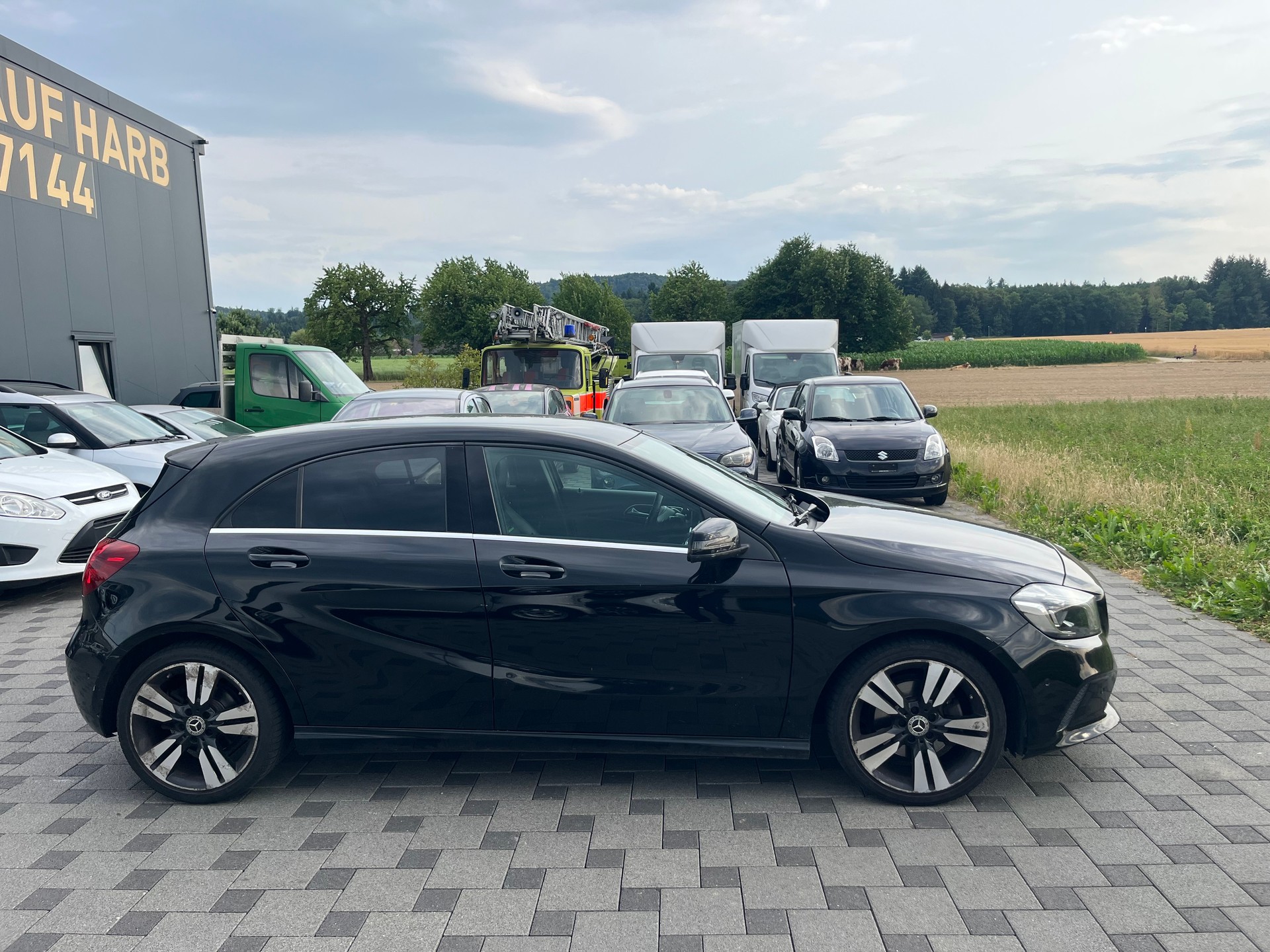 MERCEDES-BENZ A 180 AMG Line 7G-DCT-image-1