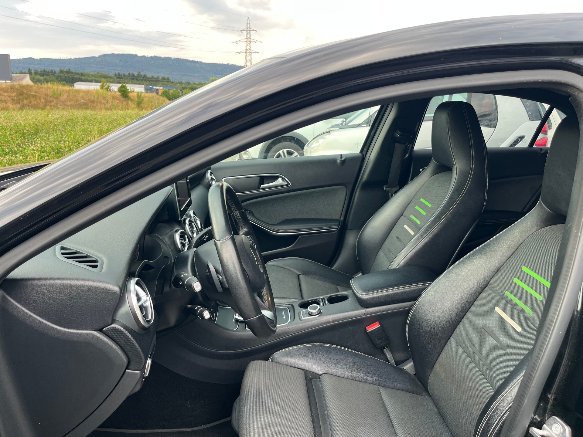 MERCEDES-BENZ A 180 AMG Line 7G-DCT-image-11