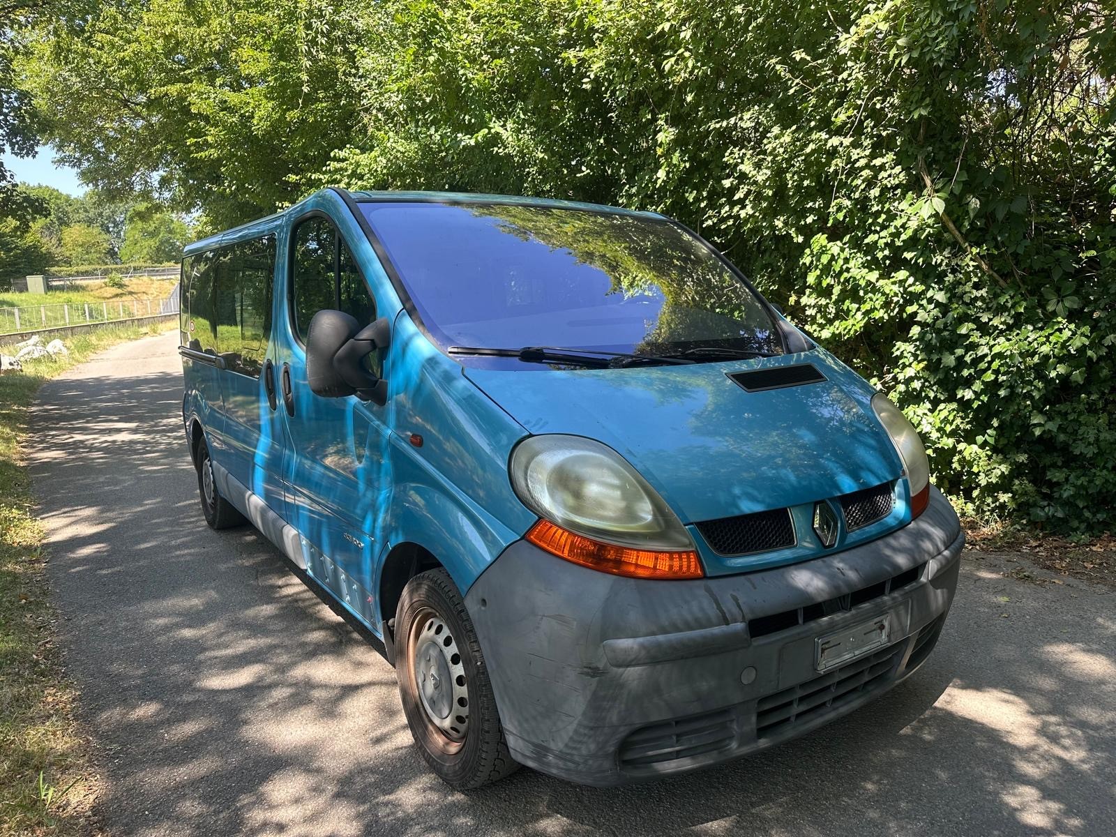 RENAULT Trafic 1.9 dCi 100 2.9t-image-2