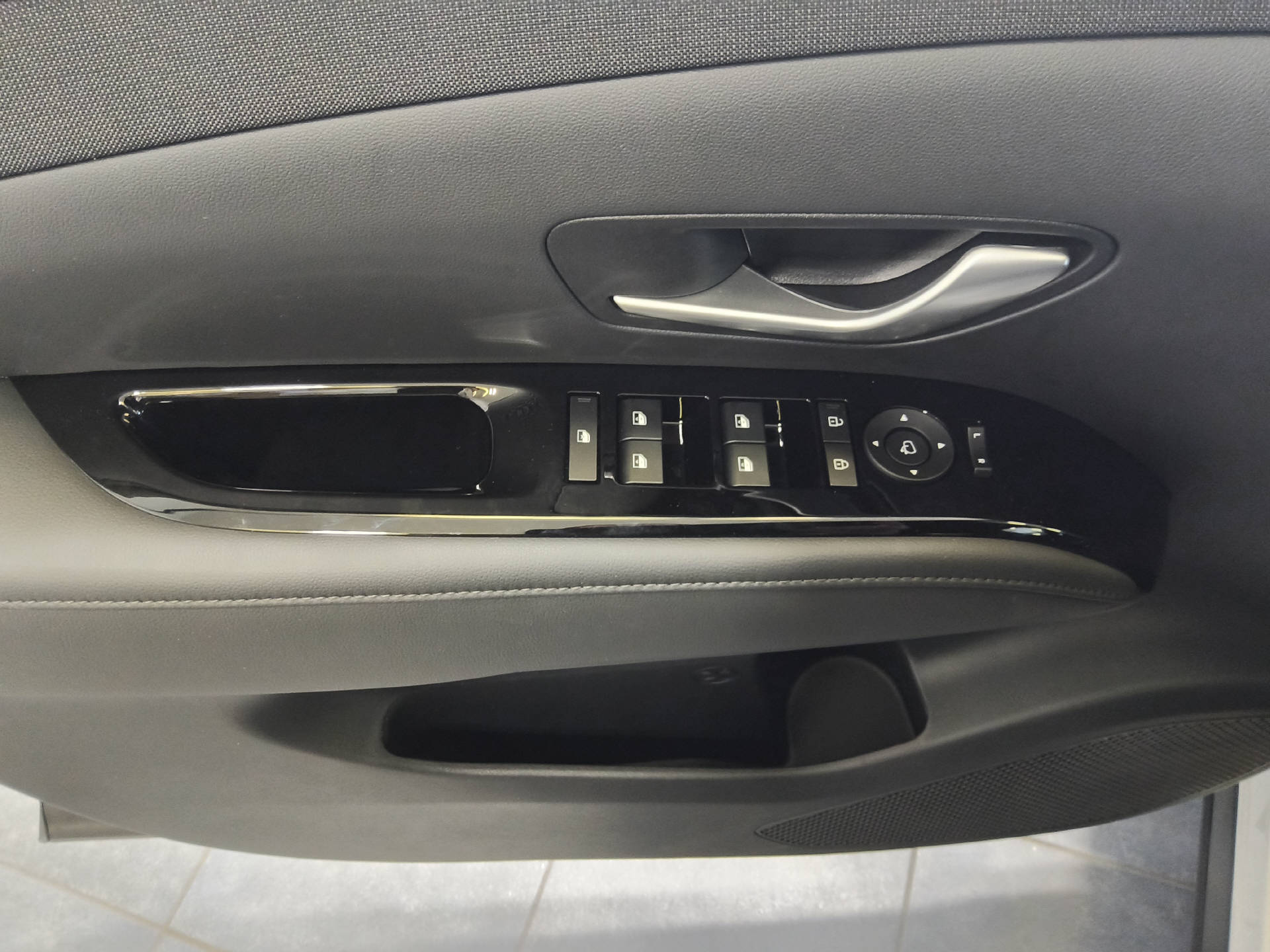 HYUNDAI Tucson 1.6 T-GDi HEV Origo Blackline 4WD-image-13