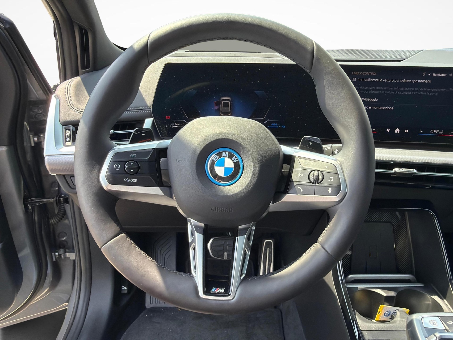 BMW 225e xDrive paddles Active Tourer-image-13