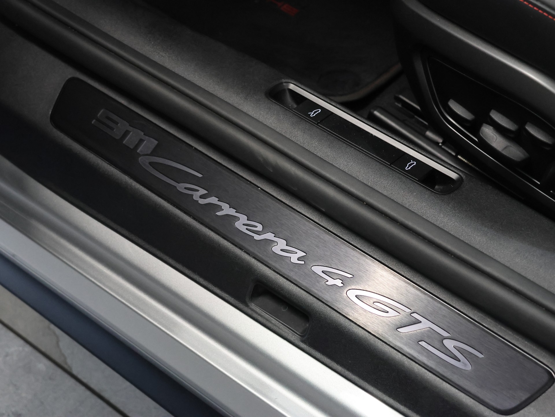 PORSCHE 911 Carrera 4 GTS Cabriolet PDK *360 Kamera* *Bose* *Sitzheizung*-image-11