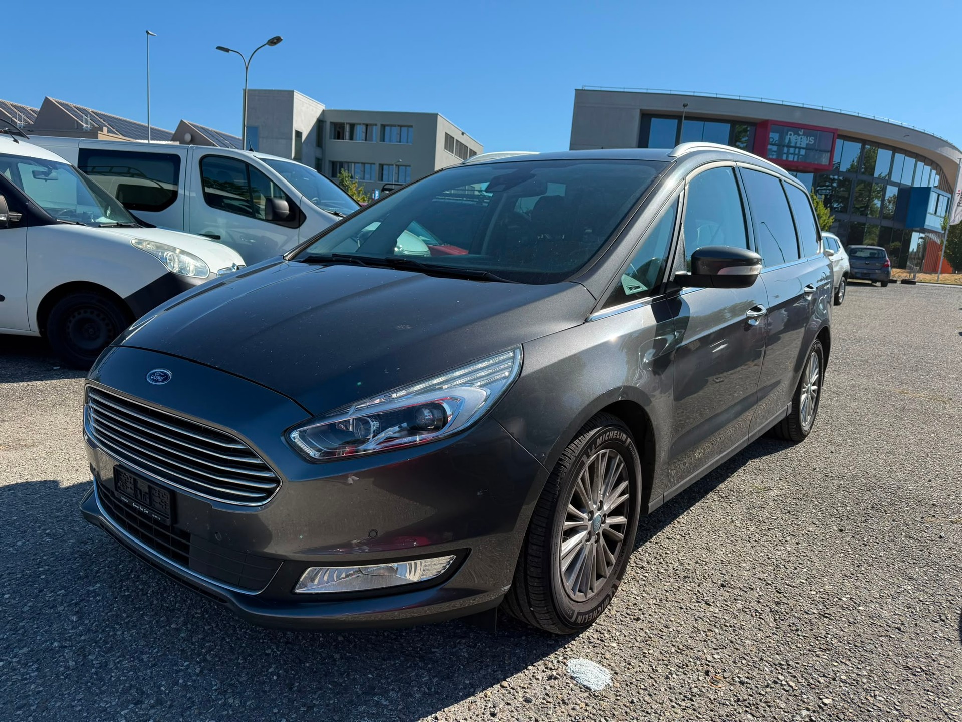 FORD Galaxy 2.0 TDCi Titanium AWD PowerShift-image-2