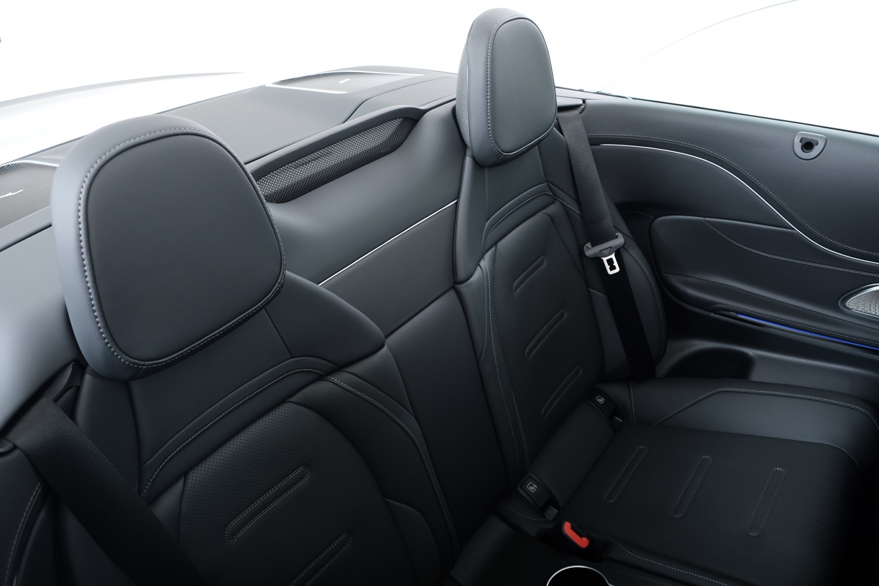 MERCEDES-BENZ CLE AMG 53 Cabrio 4Matic+ 9G-Tronic-image-14