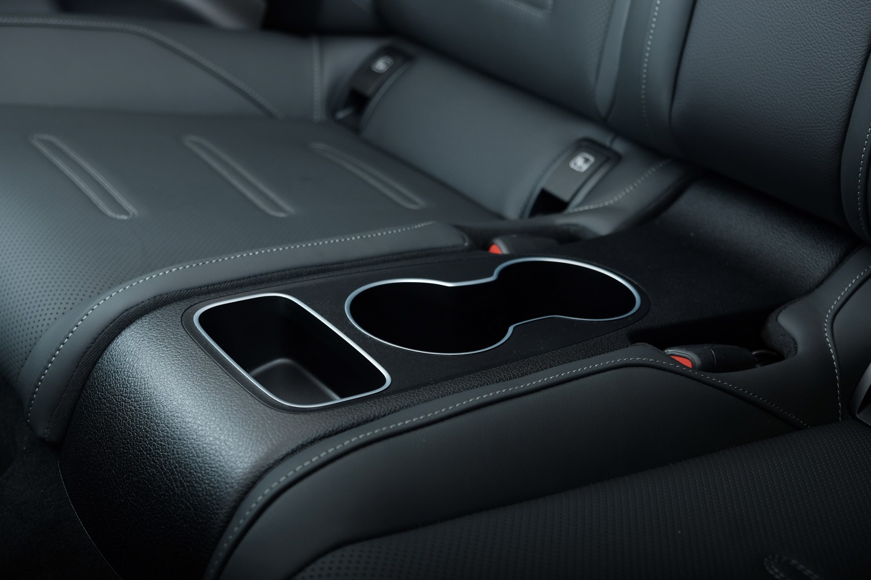 MERCEDES-BENZ CLE AMG 53 Cabrio 4Matic+ 9G-Tronic-image-15