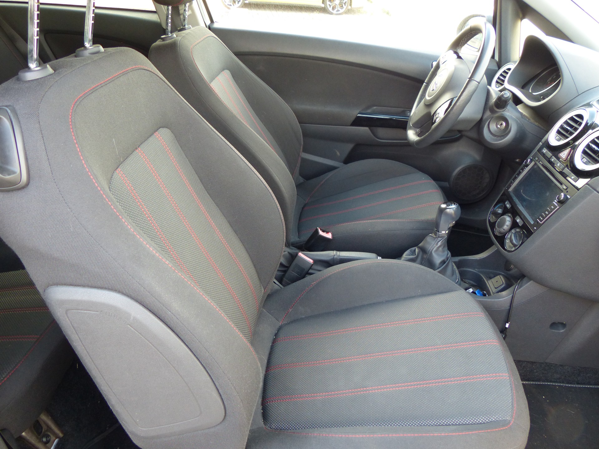 OPEL Corsa 1.6 Turbo Color Edition-image-15
