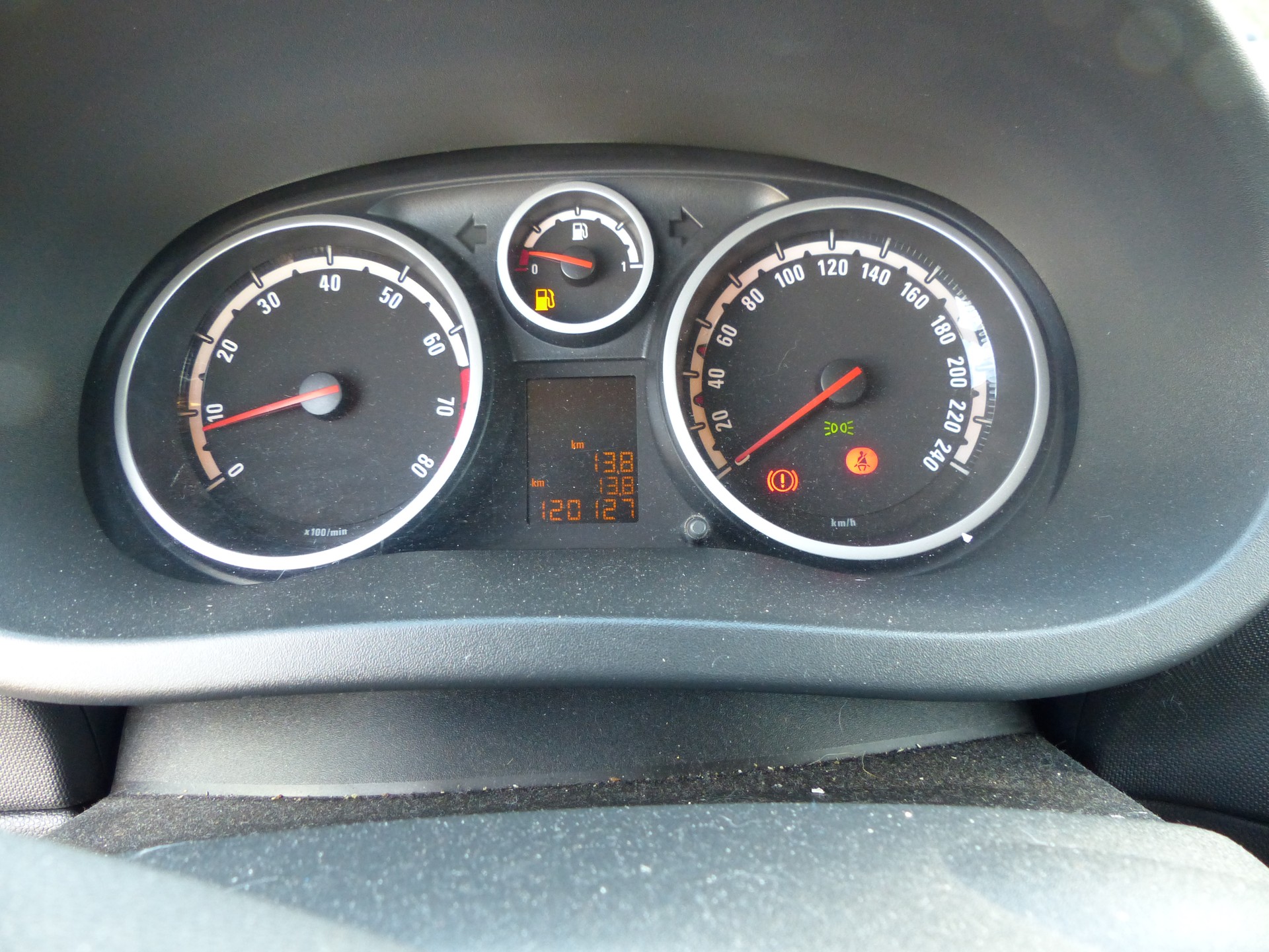 OPEL Corsa 1.6 Turbo Color Edition-image-18
