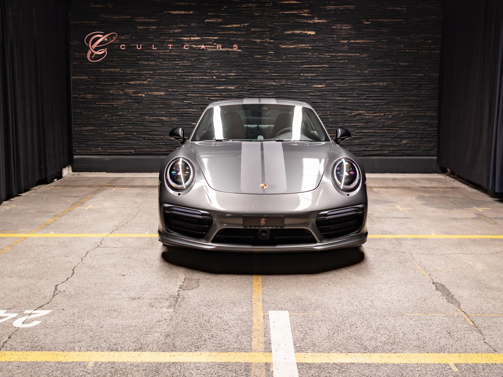 PORSCHE 911 Turbo S PDK-showroom-element-2