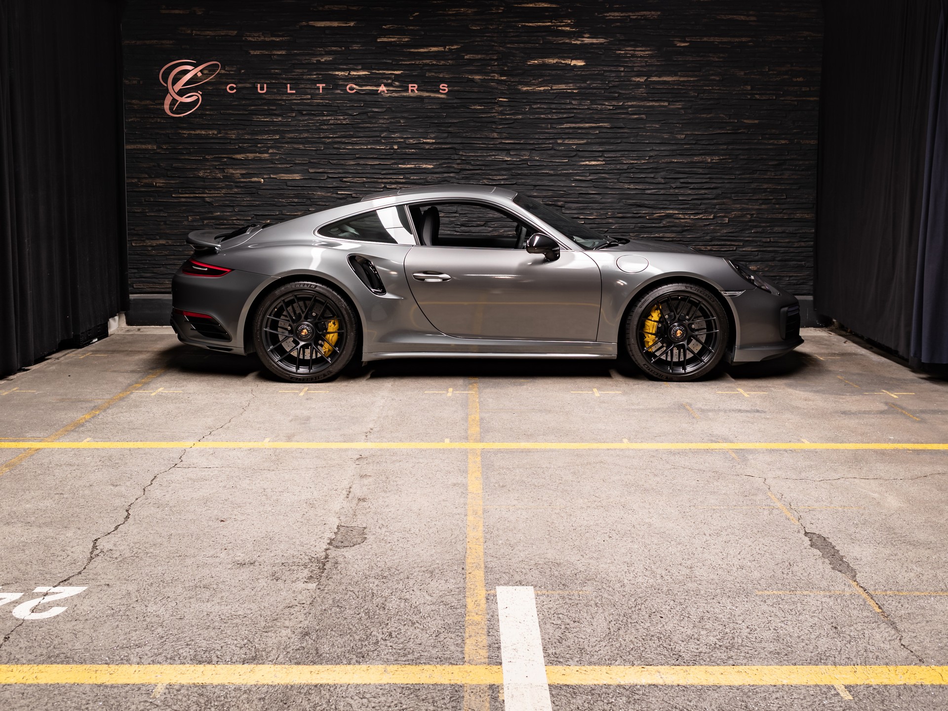 PORSCHE 911 Turbo S PDK