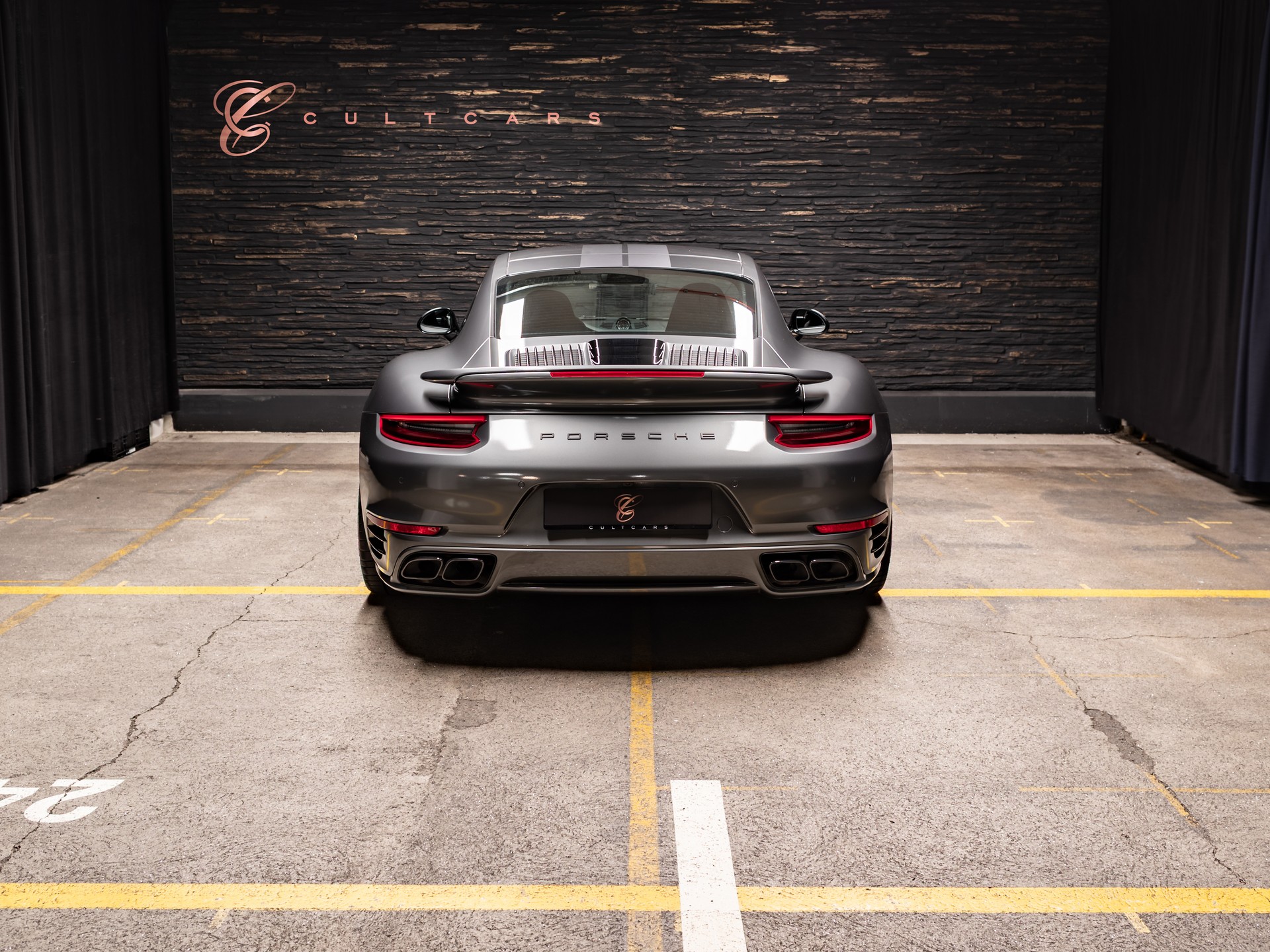 PORSCHE 911 Turbo S PDK-showroom-element-3