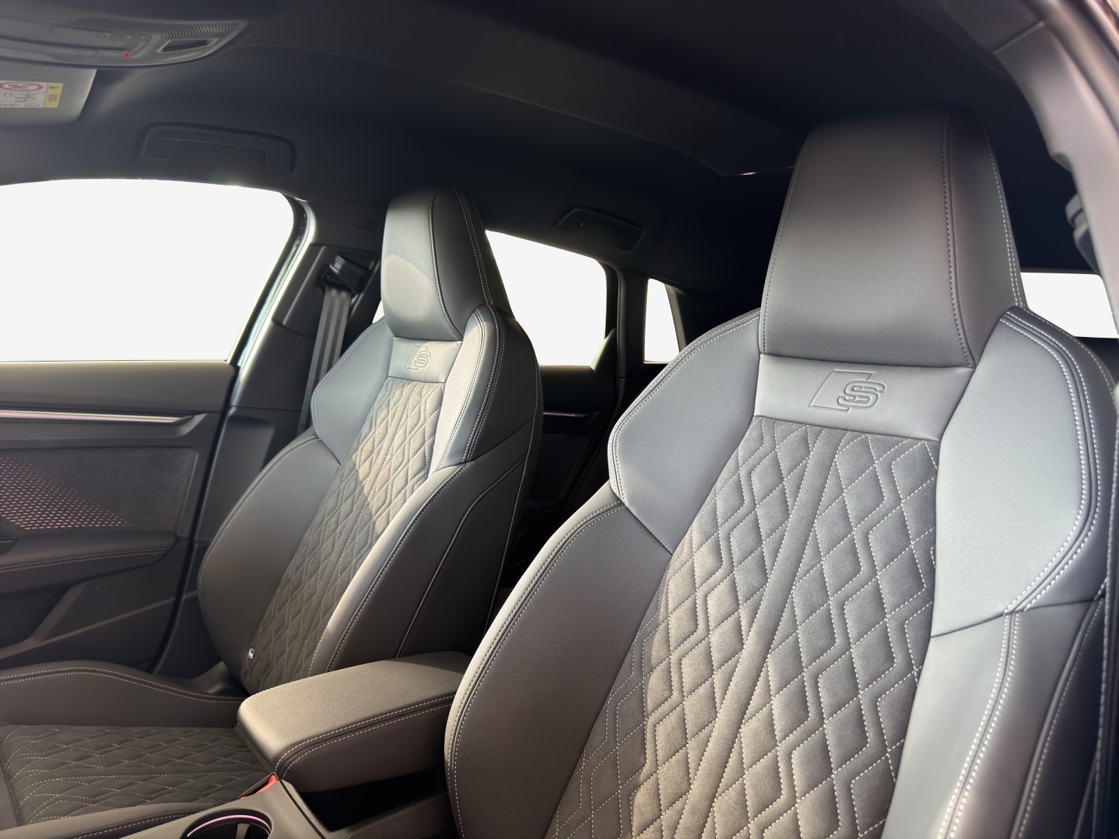 AUDI S3 Sportback TFSI quattro S-tronic-image-14