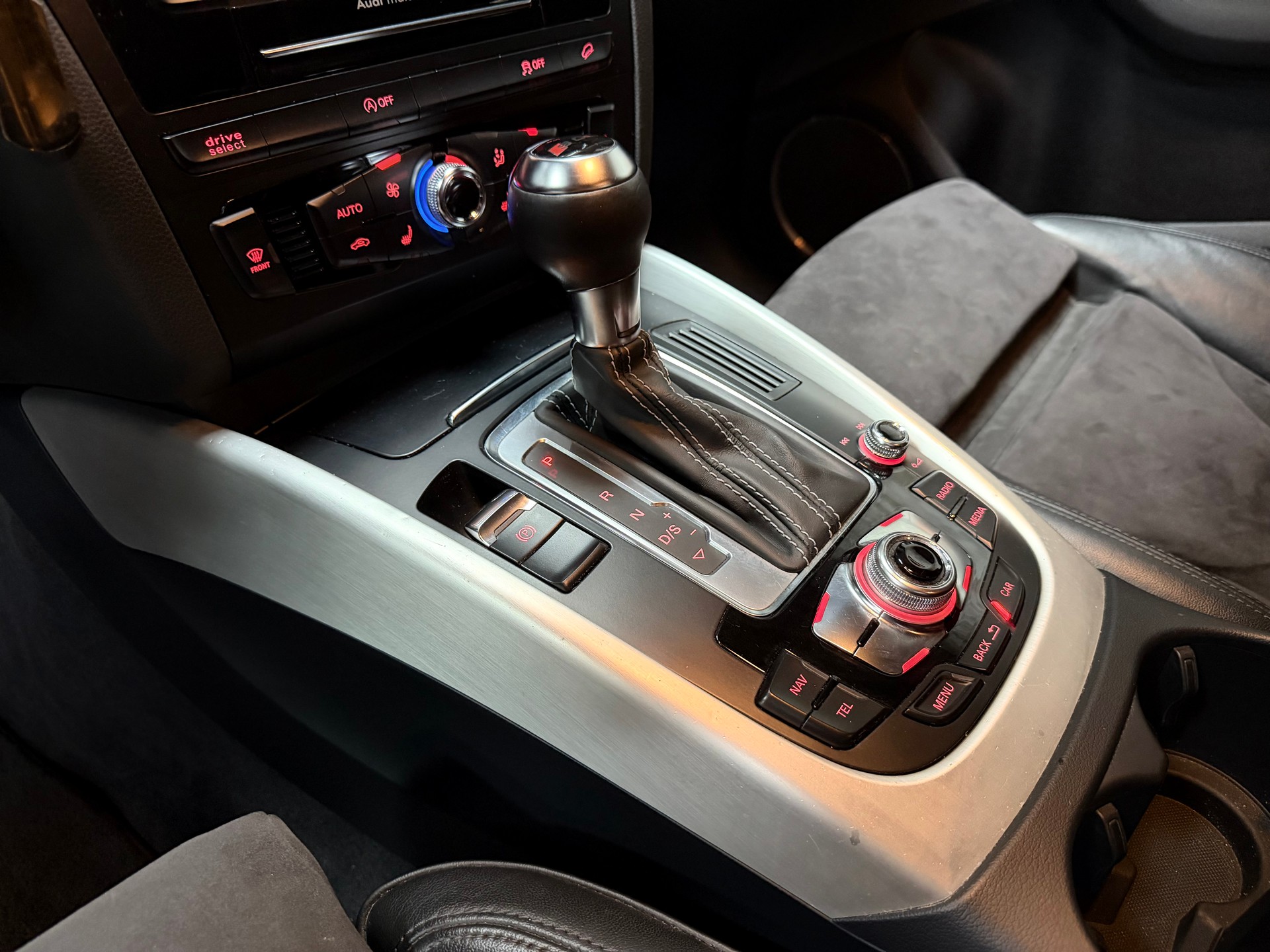 AUDI SQ5 3.0 TDI quattro tiptronic-image-14