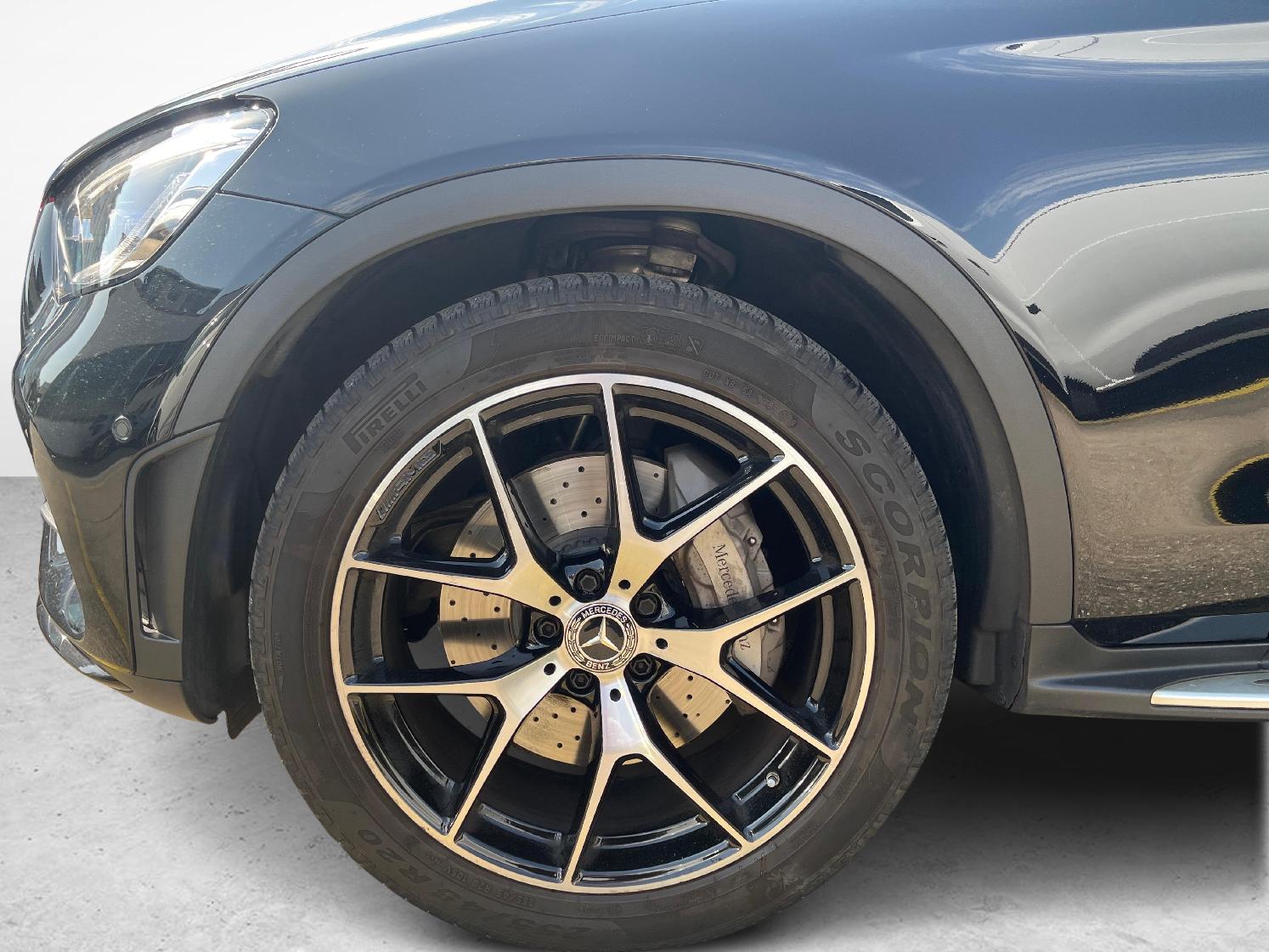 MERCEDES-BENZ GLC 300 4MATIC AMG Line-image-12