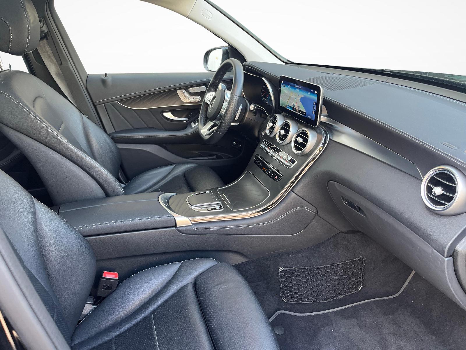 MERCEDES-BENZ GLC 300 4MATIC AMG Line-image-9