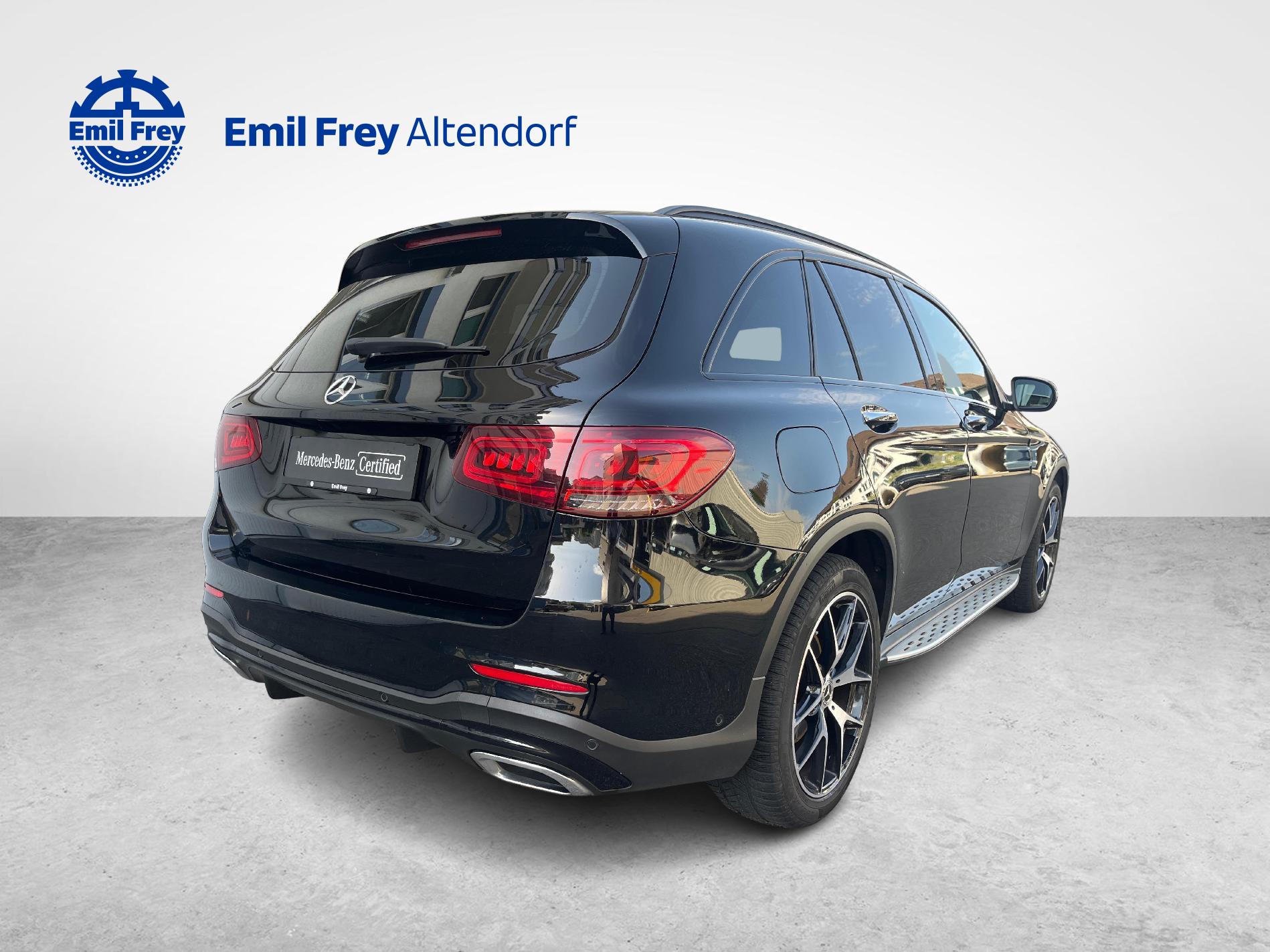 MERCEDES-BENZ GLC 300 4MATIC AMG Line-image-4