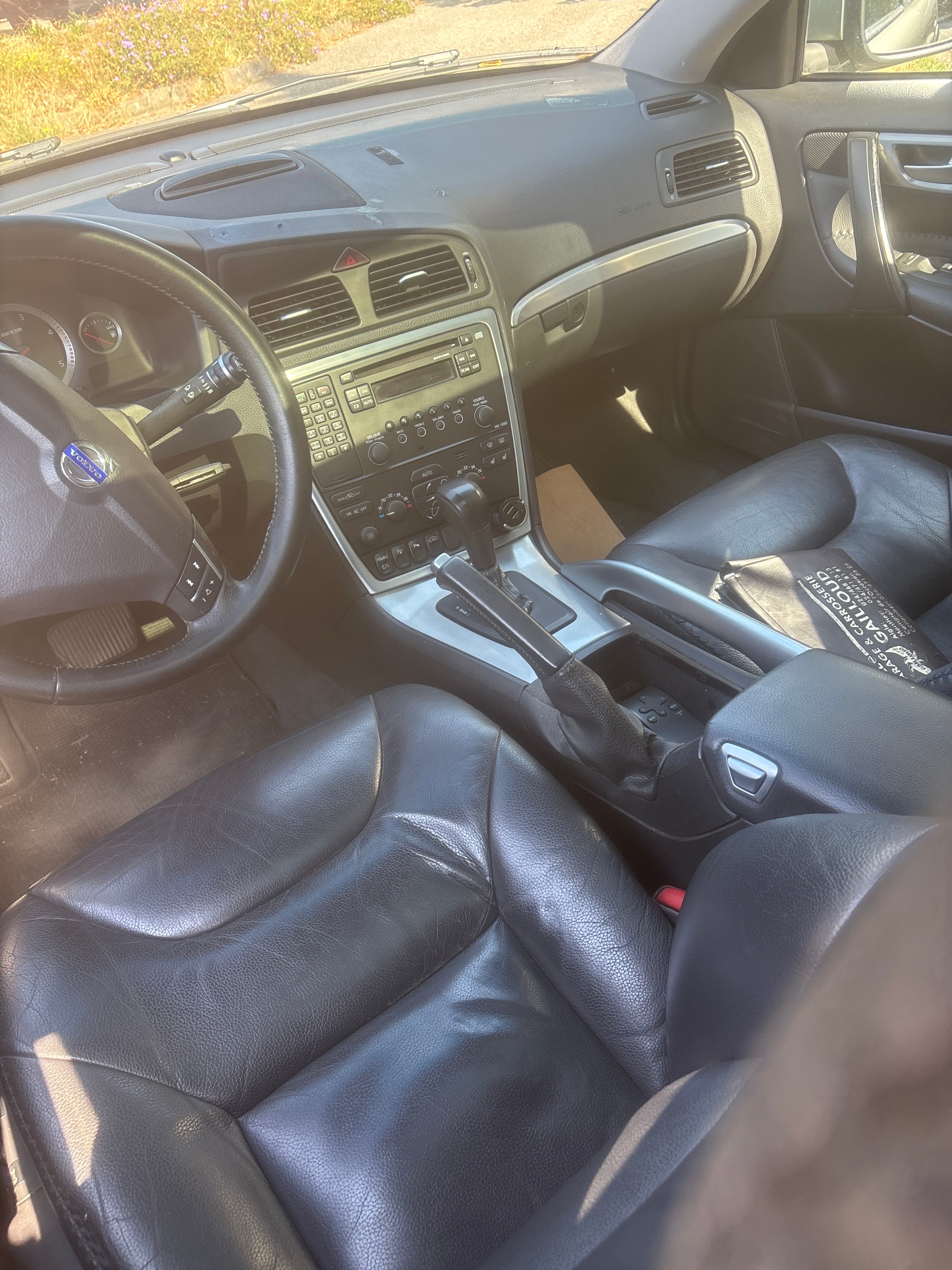 VOLVO XC70 D5 AWD Momentum-image-8