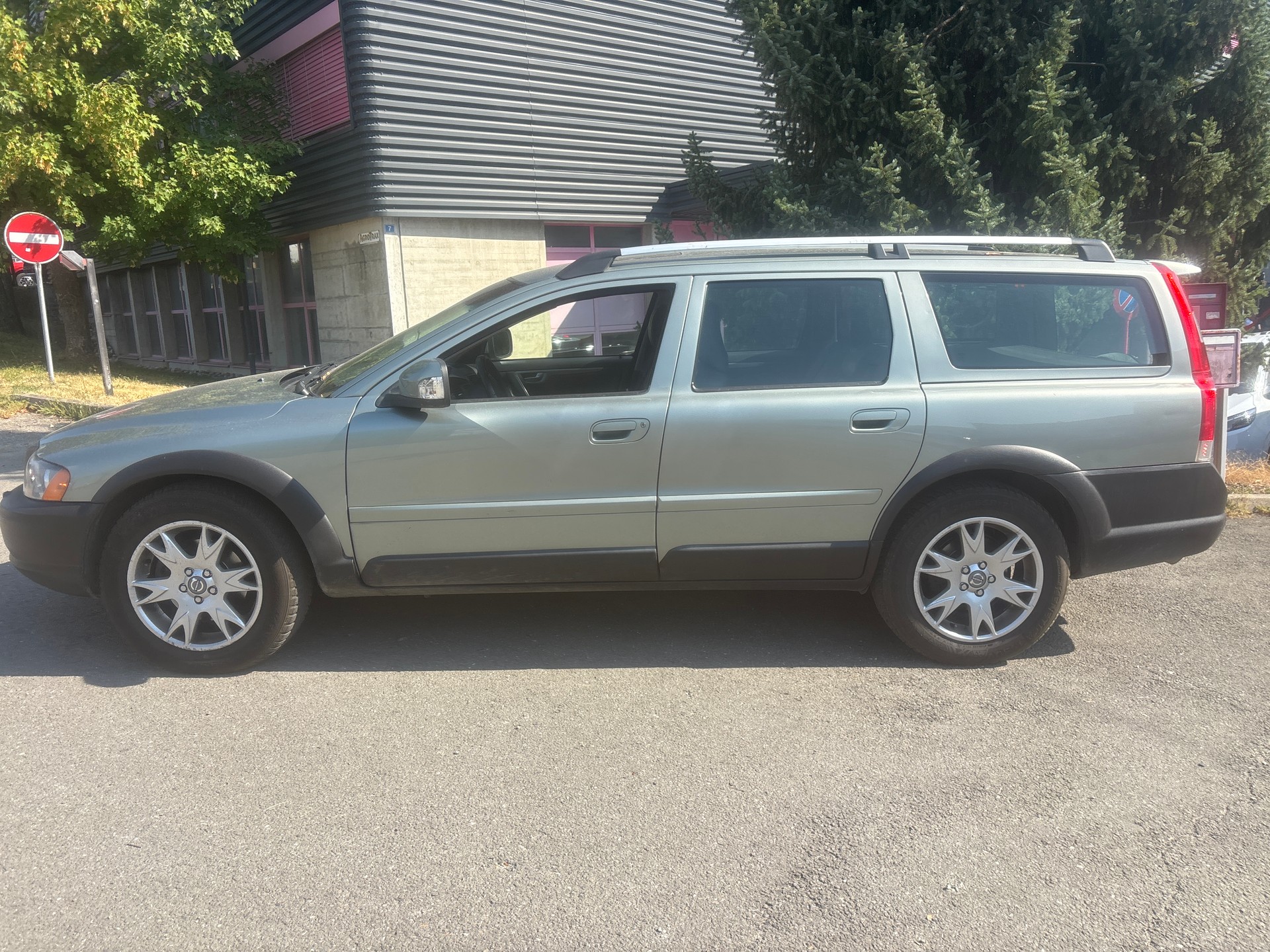 VOLVO XC70 D5 AWD Momentum-image-12