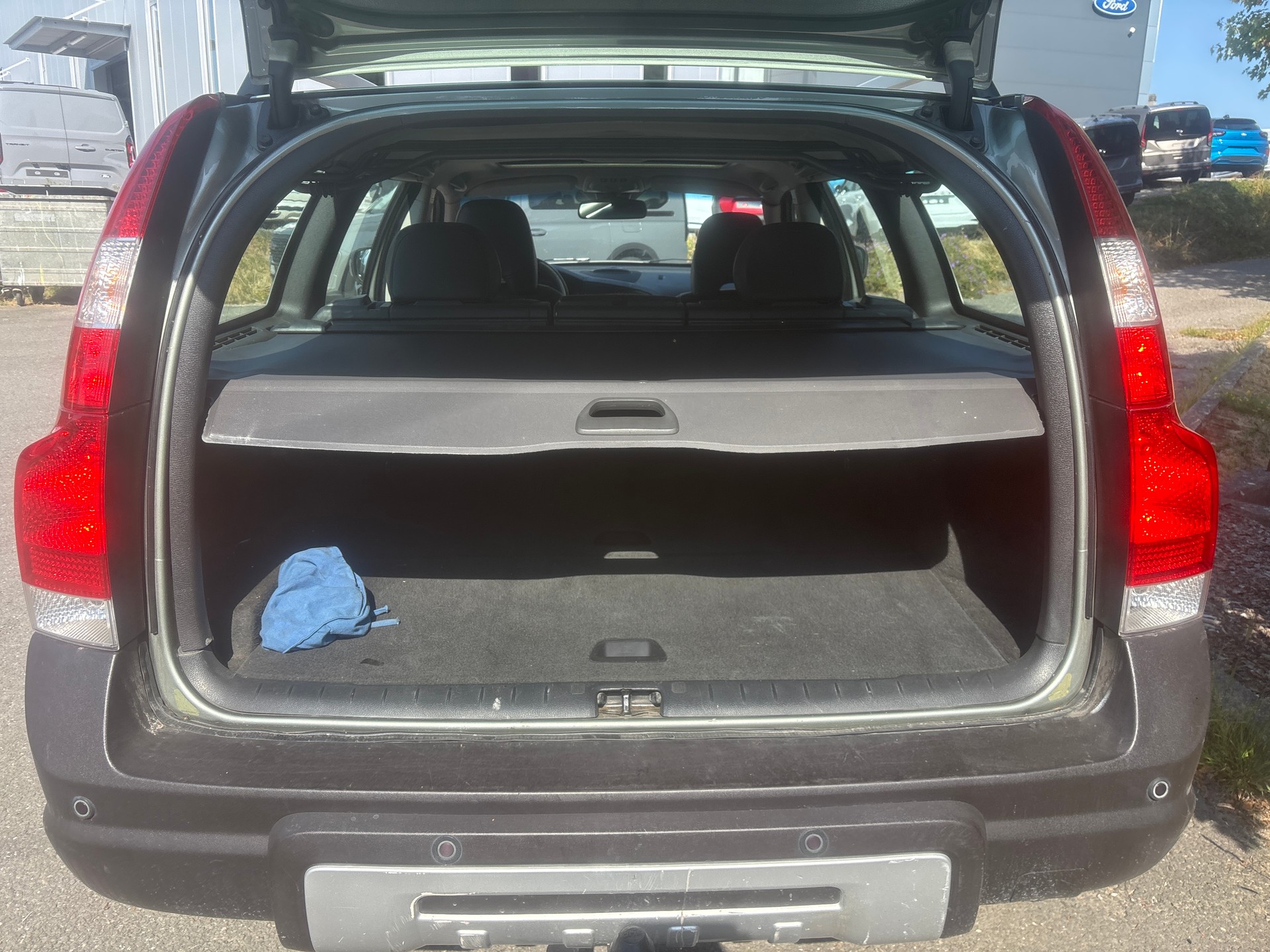 VOLVO XC70 D5 AWD Momentum-image-10