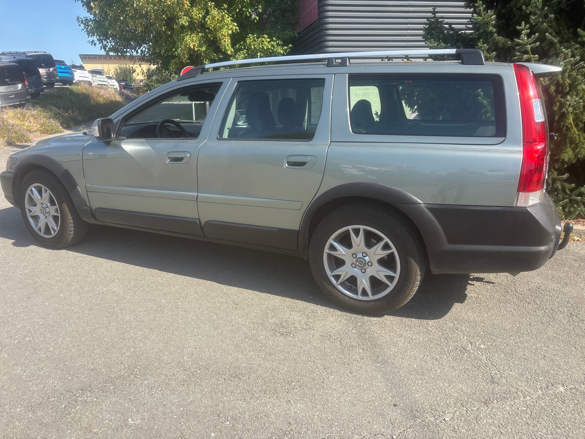 VOLVO XC70 D5 AWD Momentum-image-5