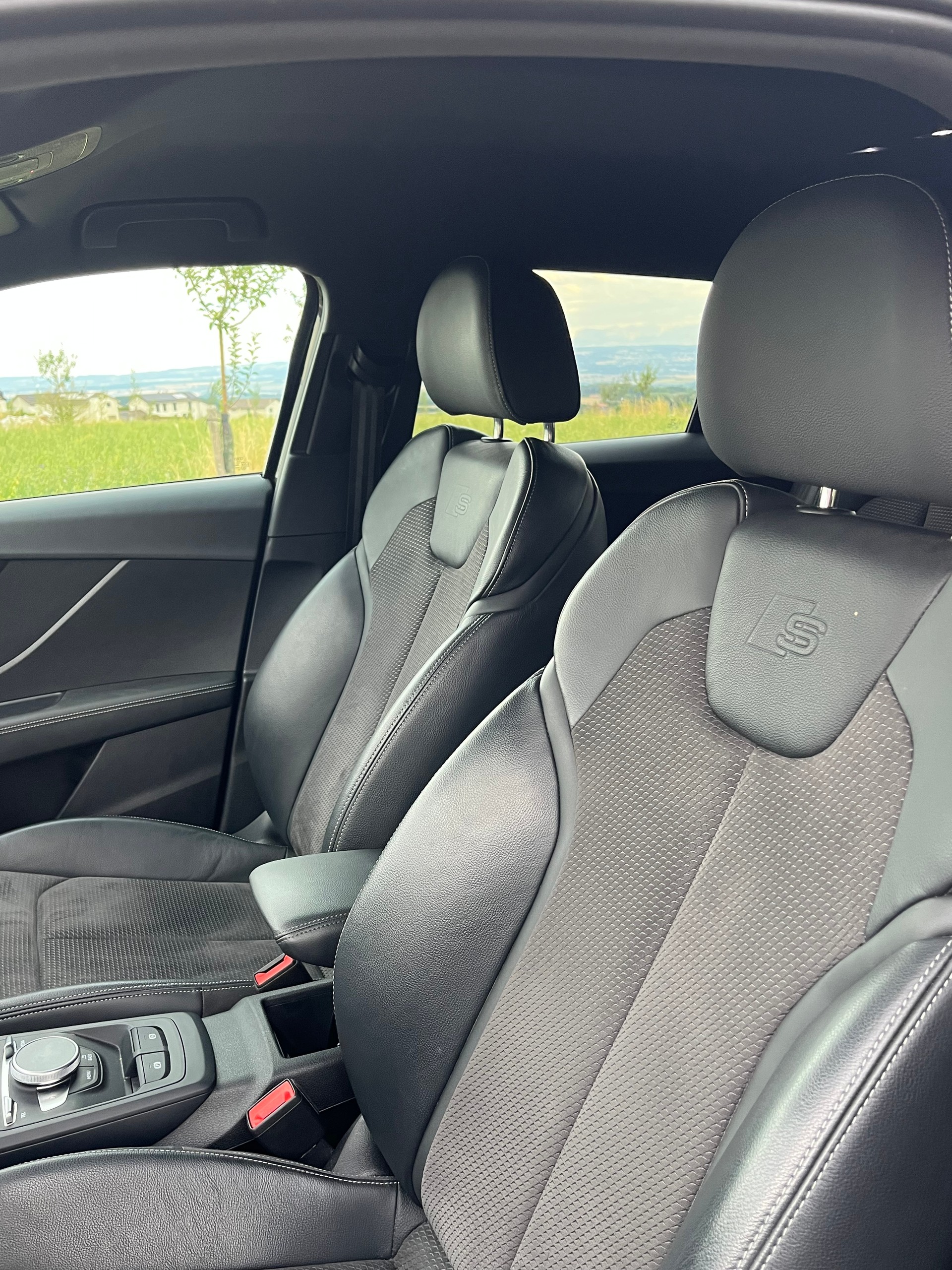 AUDI 2.0L 40 TFSI Sport S-line quattro S-Tronic-image-9