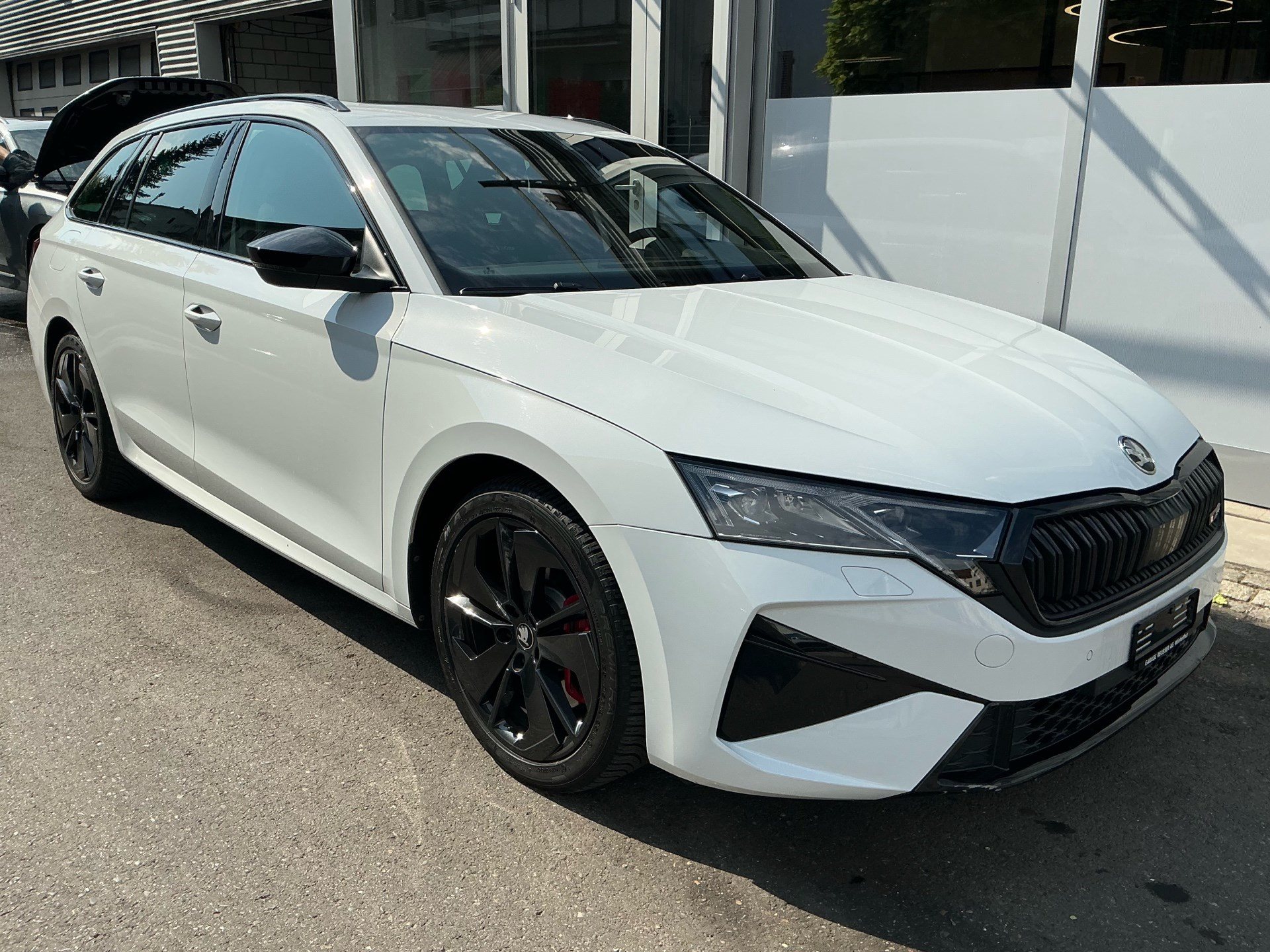 SKODA Octavia Combi 2.0 TSI 265 PS RS *** PANORAMA, ANHÄNGEKUPPLUNG & STANDHEIZUNG ***-showroom-element-2