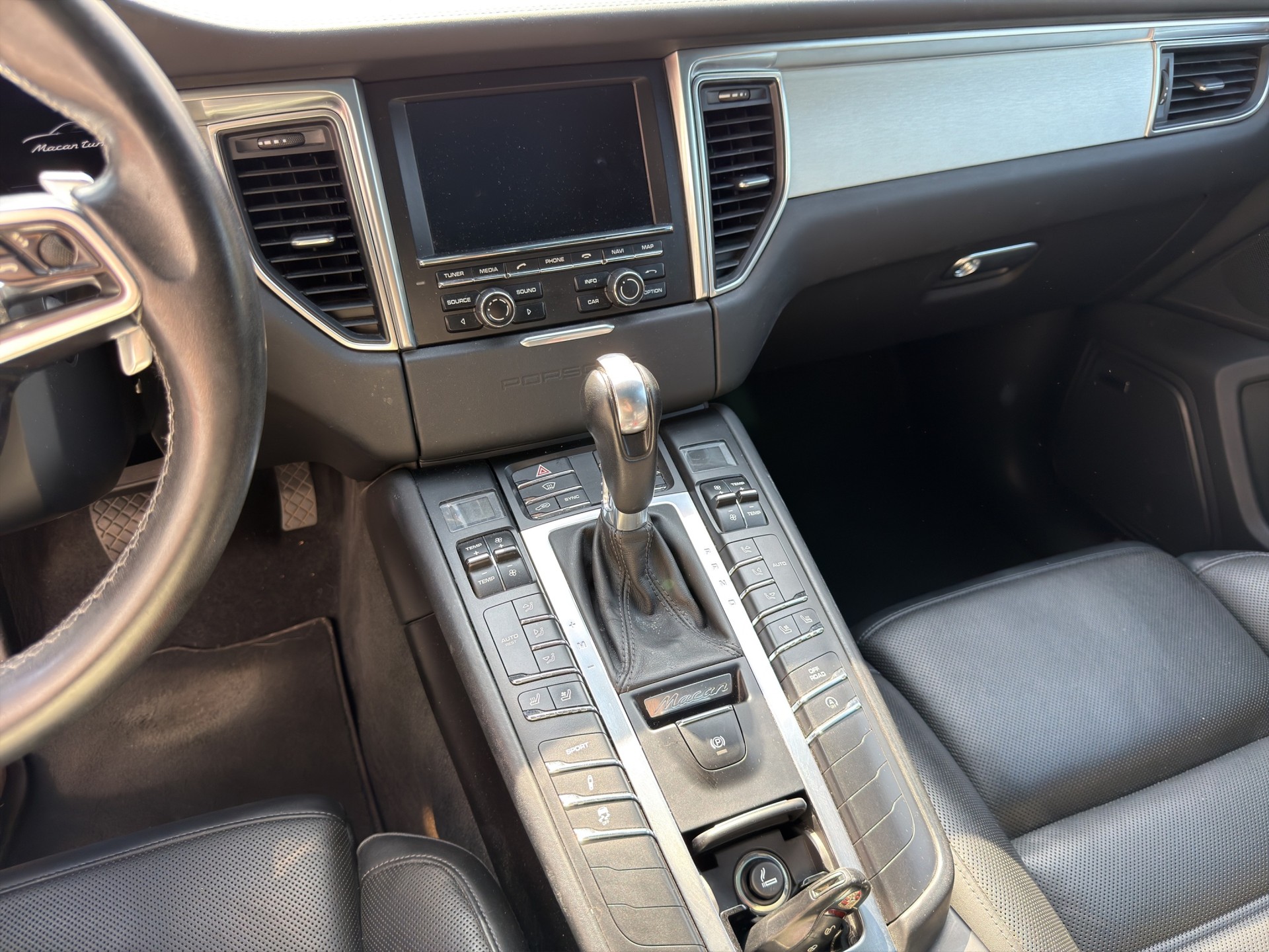 PORSCHE Macan Turbo PDK-image-13