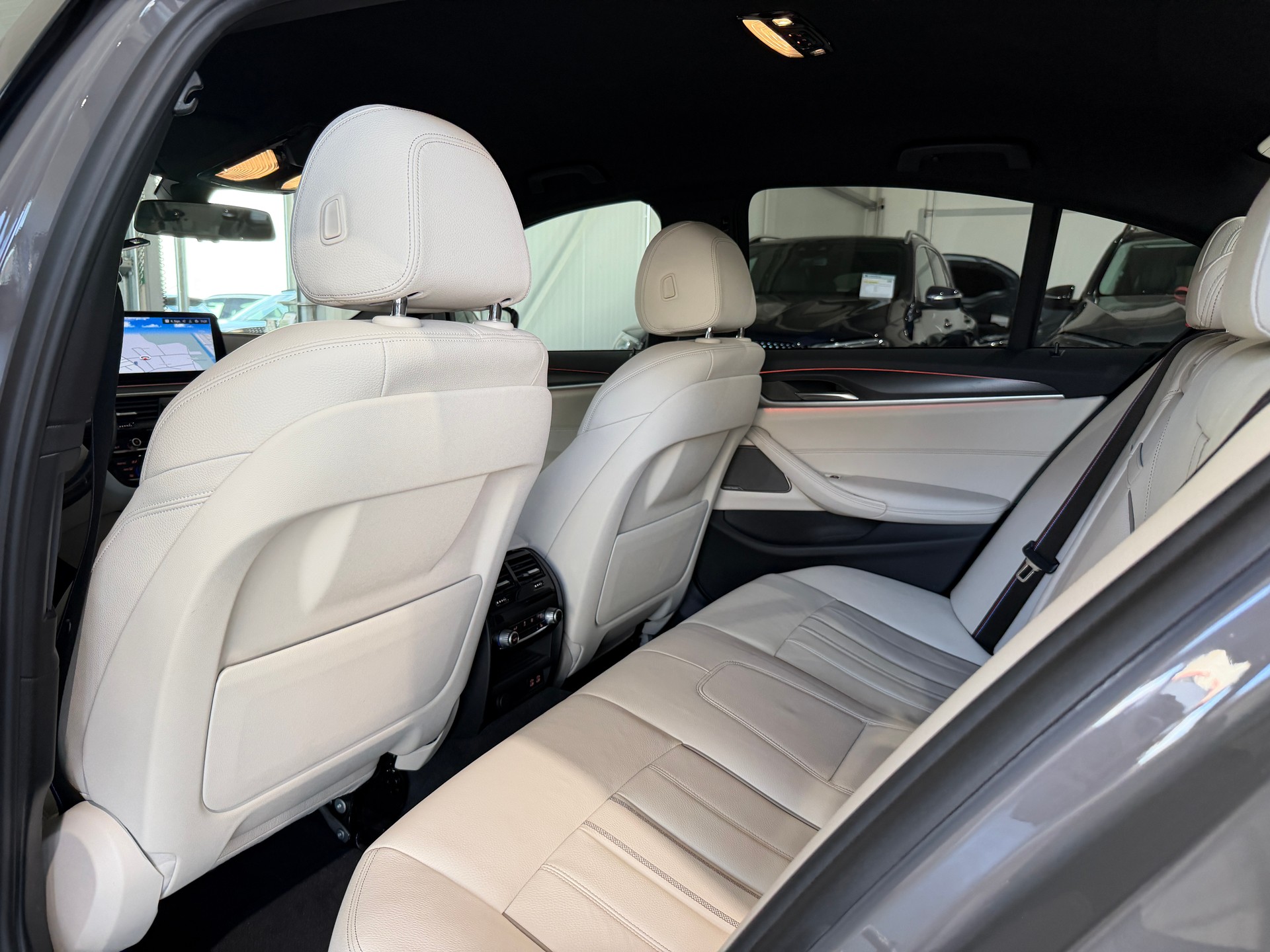 BMW M550i xDrive Steptronic (Facelift) Nardograu-met.-image-17