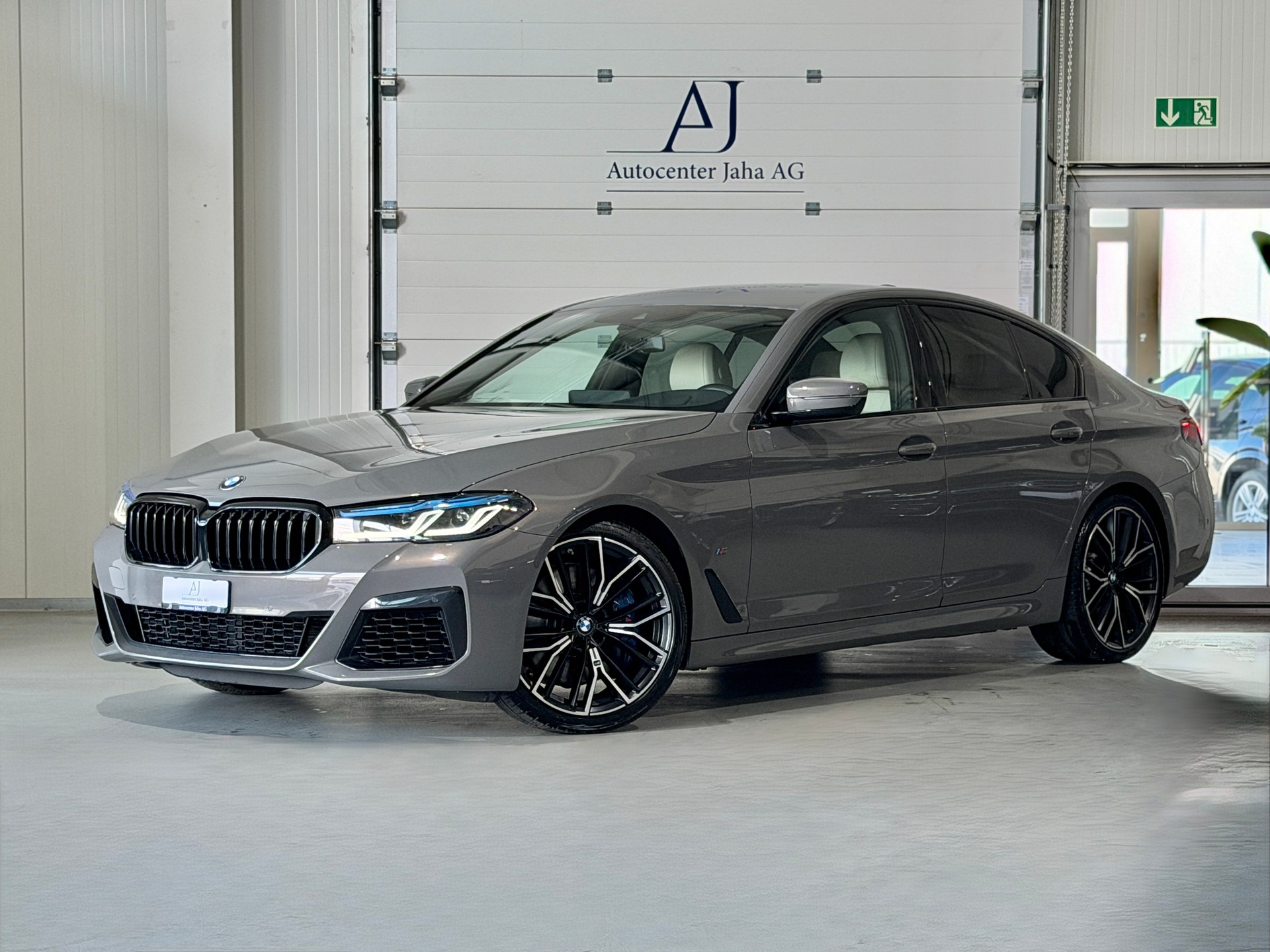 BMW M550i xDrive Steptronic (Facelift) Nardograu-met.