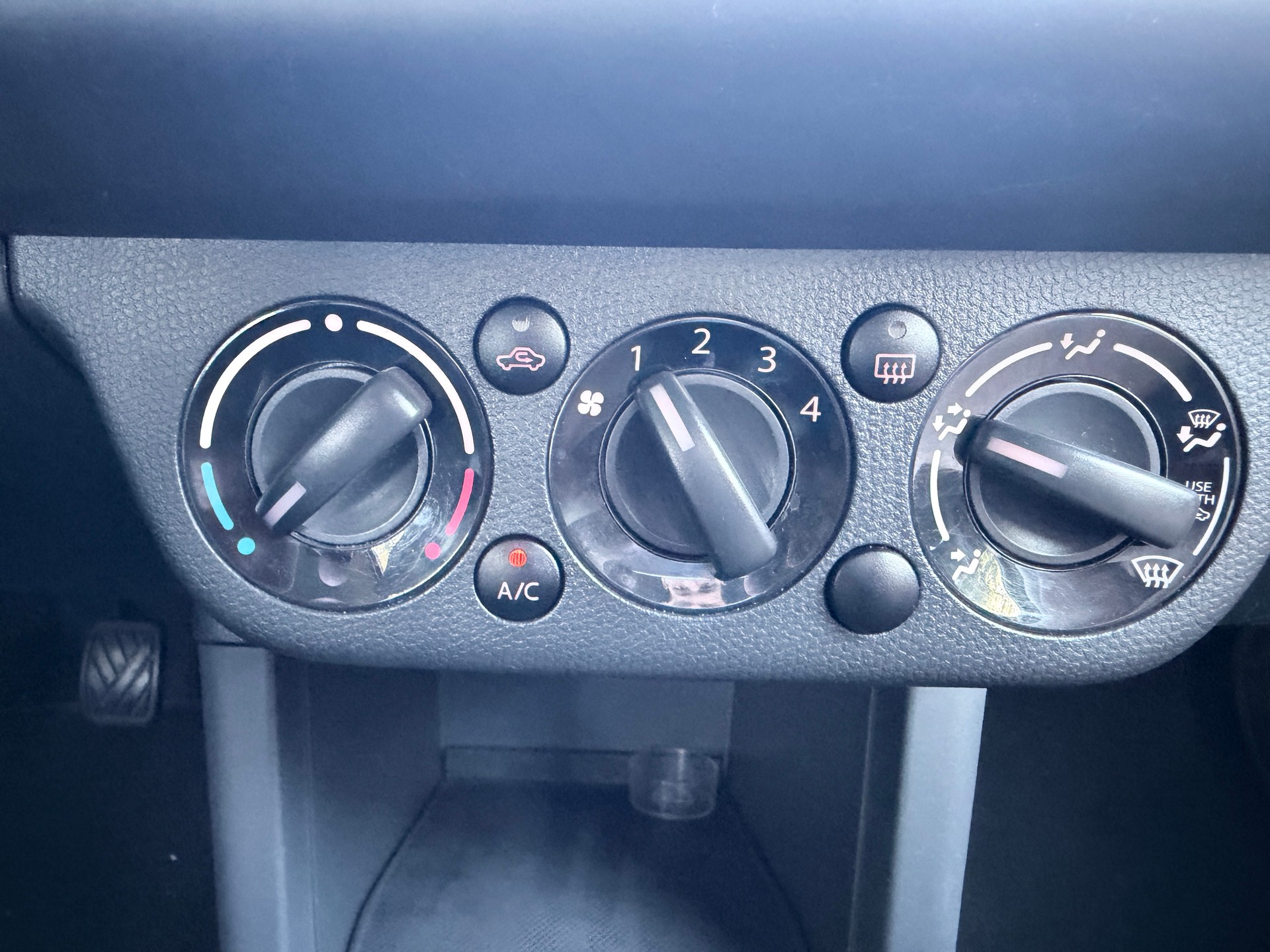 SUZUKI Swift 1.3i 16V GL Top-image-9