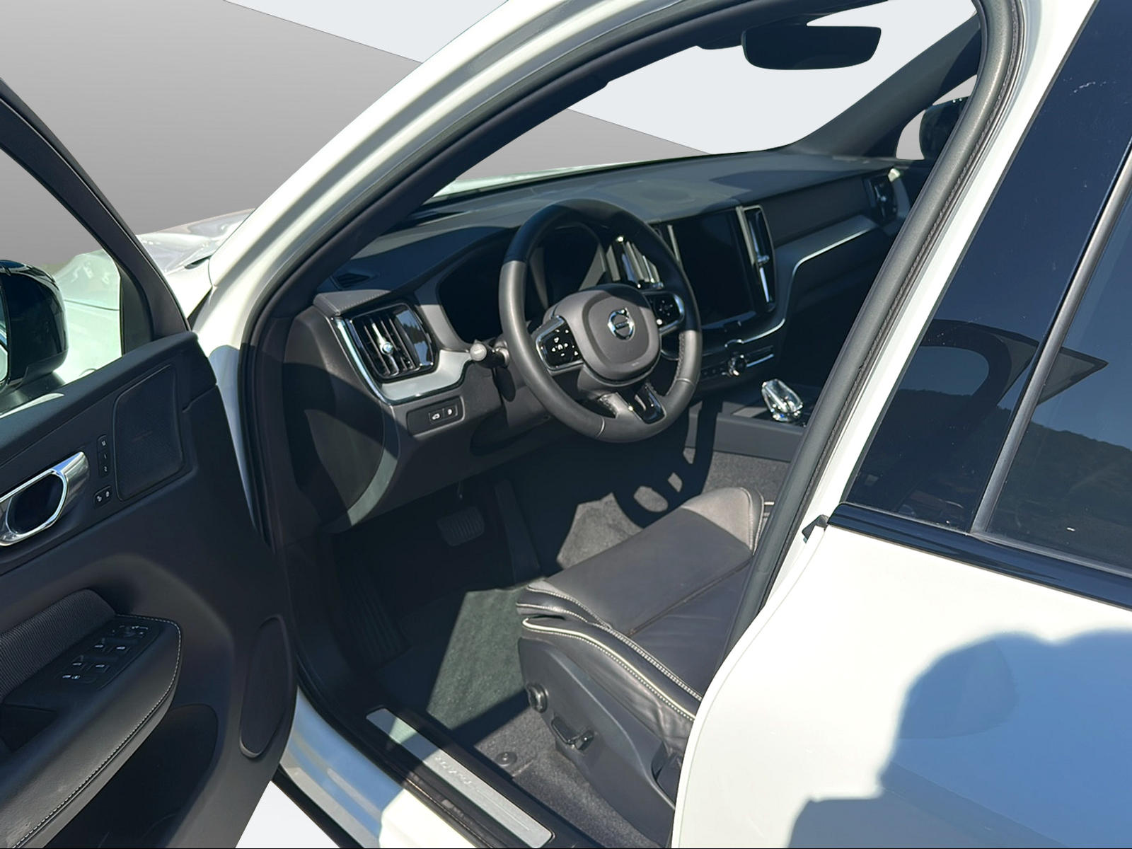 VOLVO XC60 2.0 T6 TE Ultimate Dark eAWD-image-10