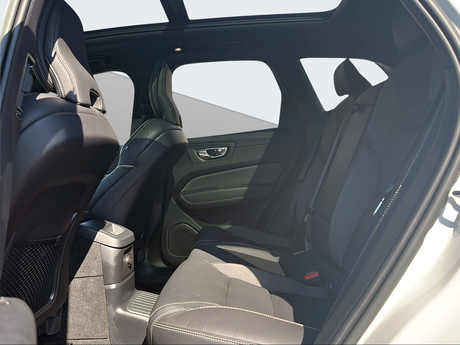 VOLVO XC60 2.0 T6 TE Ultimate Dark eAWD-image-11