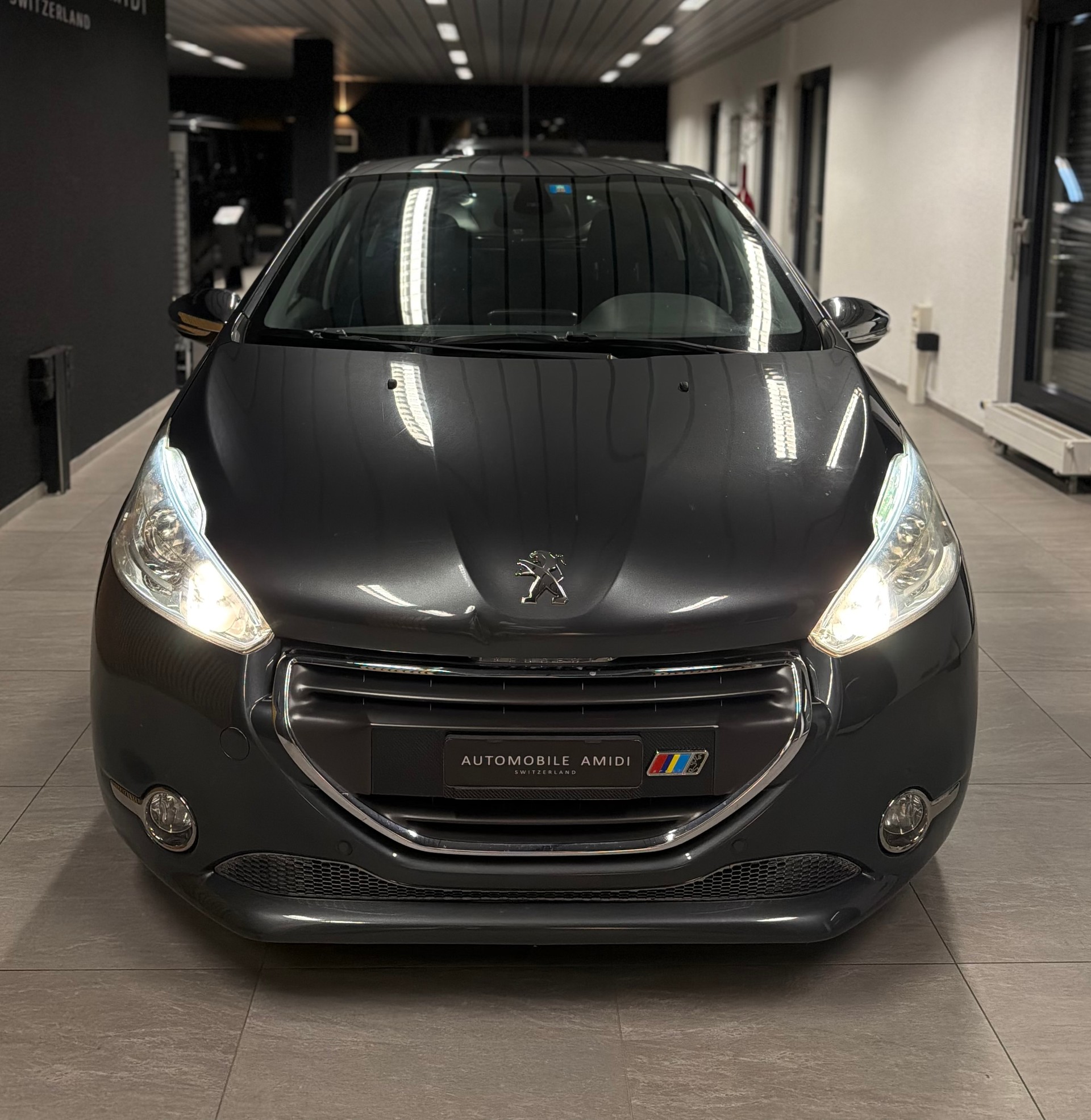 PEUGEOT 208 1.2 VTI Active-showroom-element-1