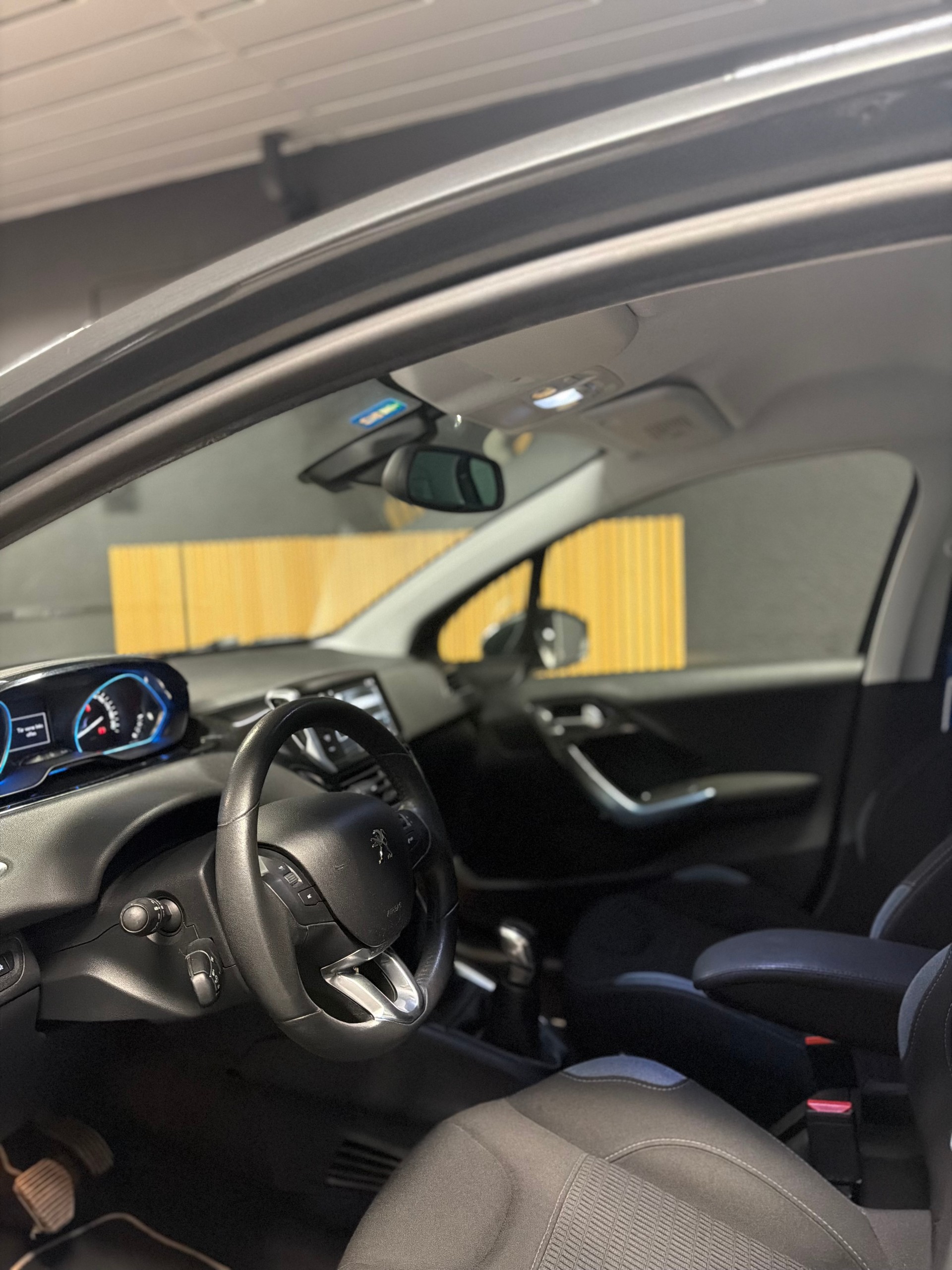 PEUGEOT 208 1.2 VTI Active-image-6