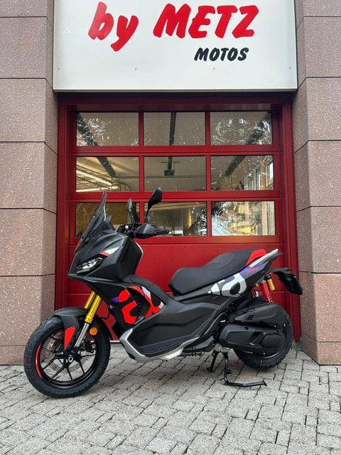 APRILIA SR GT 400-image-1