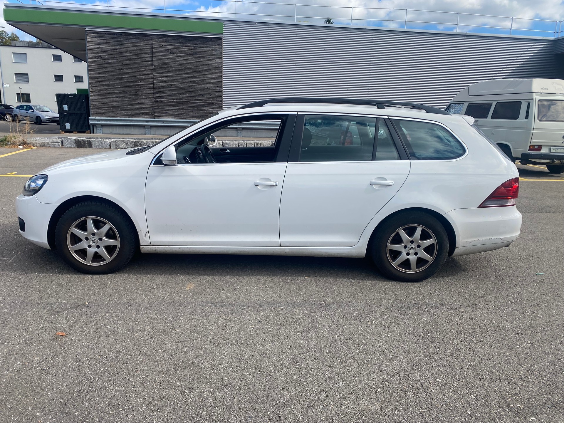 VW Golf Variant 1.6 TDI BMT Trendline DSG-image-4