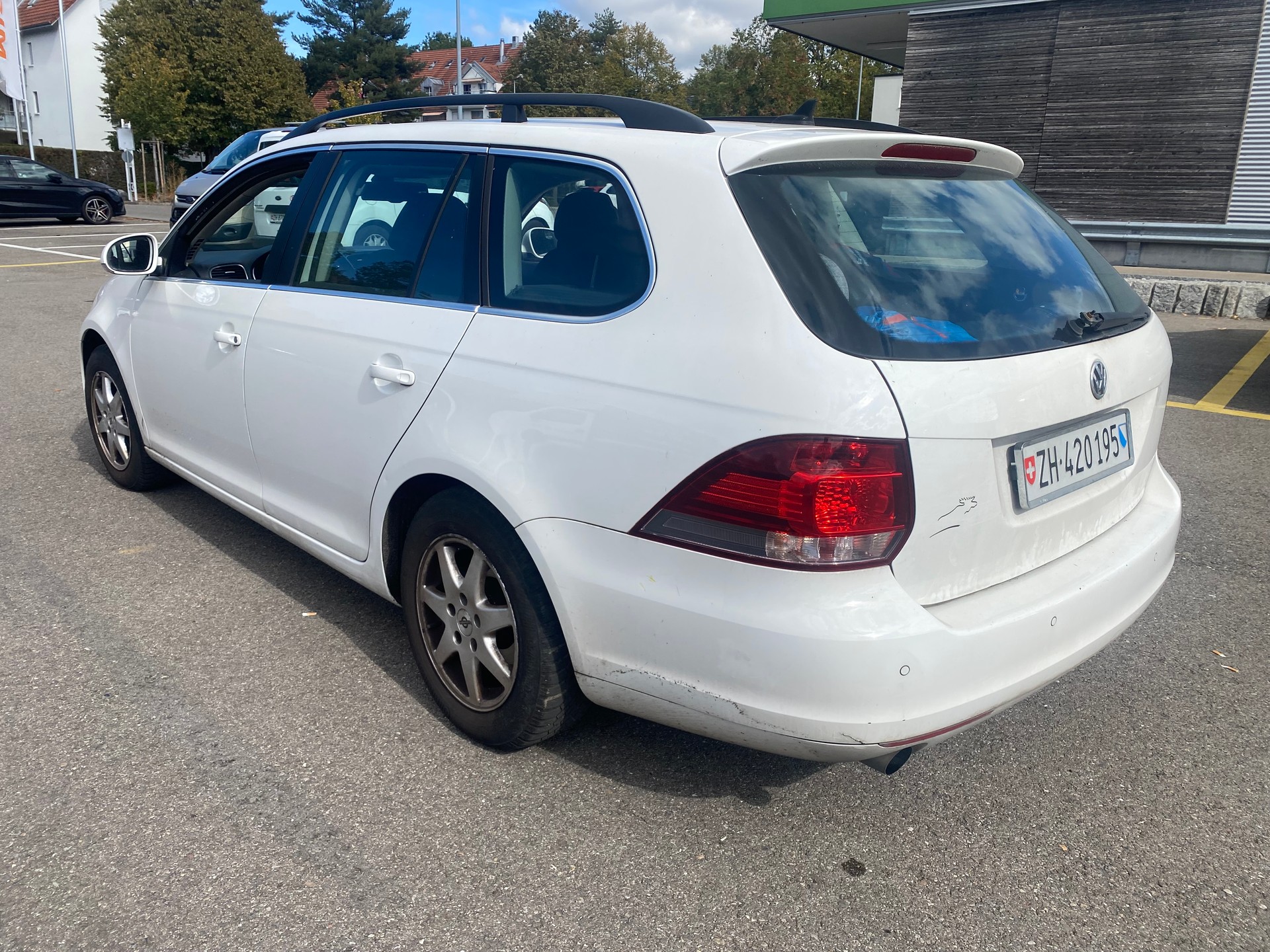VW Golf Variant 1.6 TDI BMT Trendline DSG-image-6