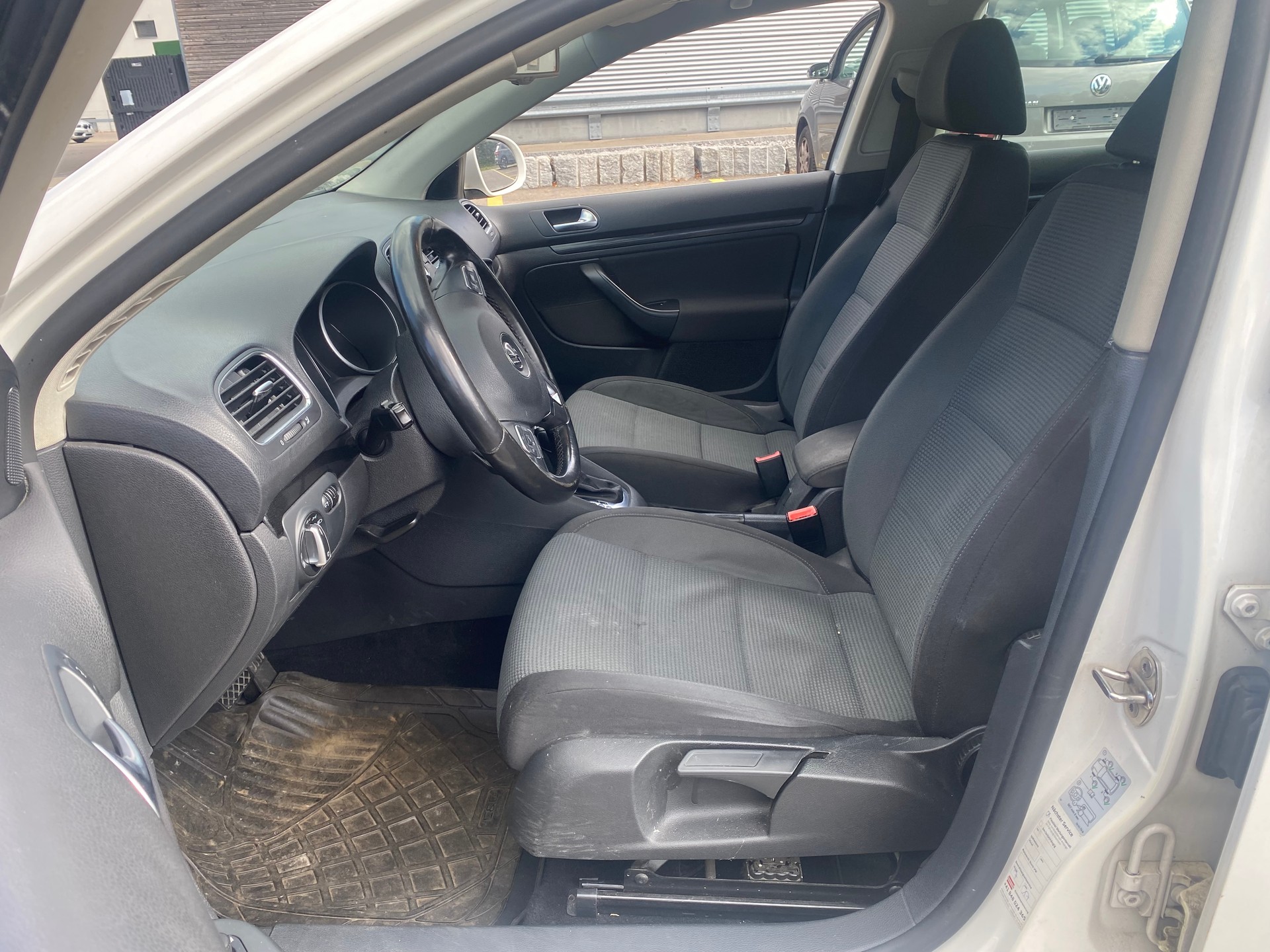 VW Golf Variant 1.6 TDI BMT Trendline DSG-image-10