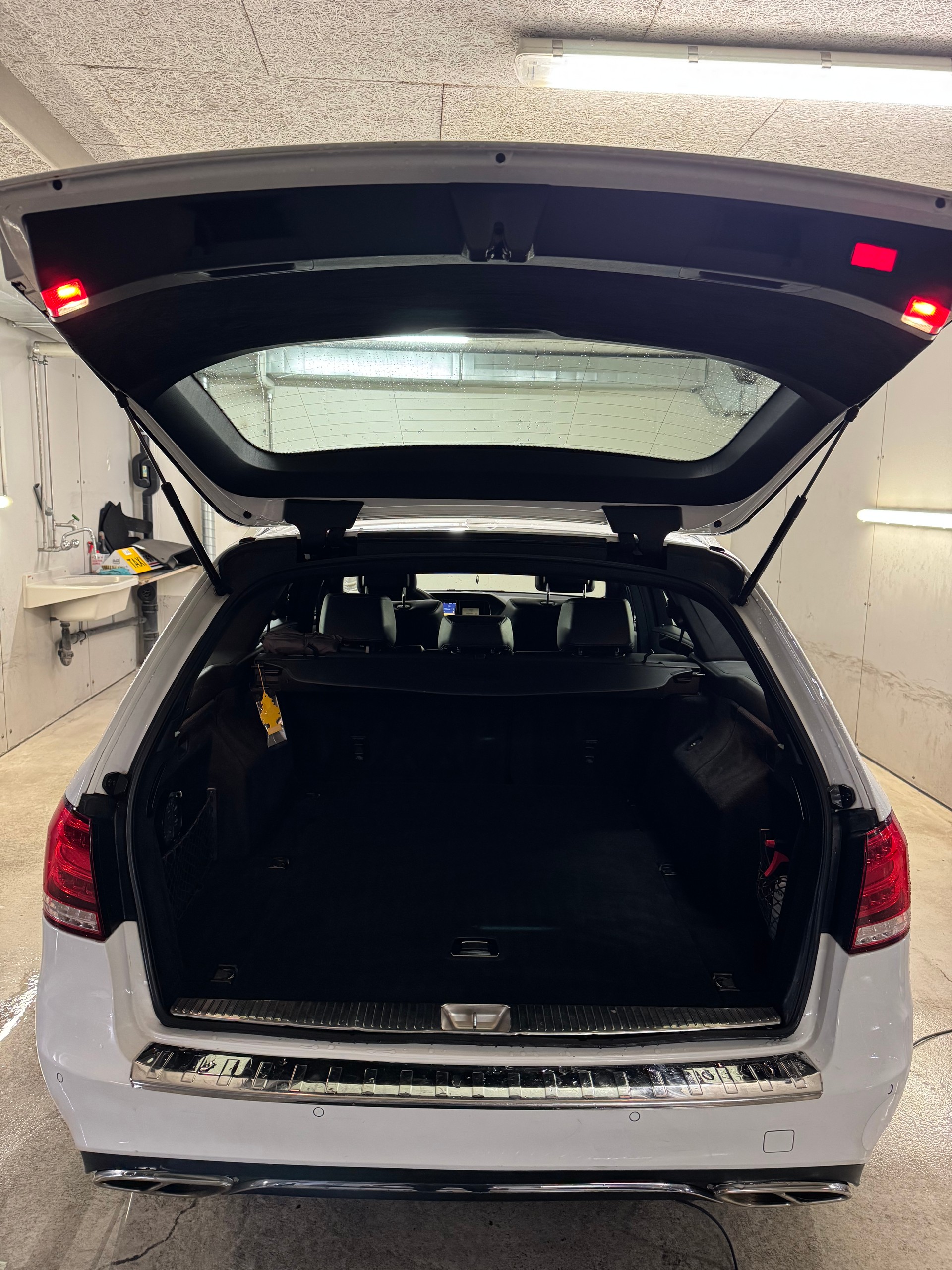 MERCEDES-BENZ E 220 CDI Avantgarde-image-3